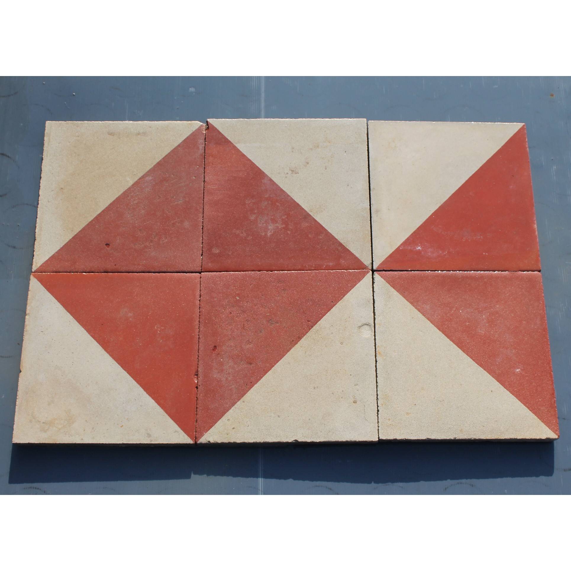 Pavimento in pastina rosso e bianco 