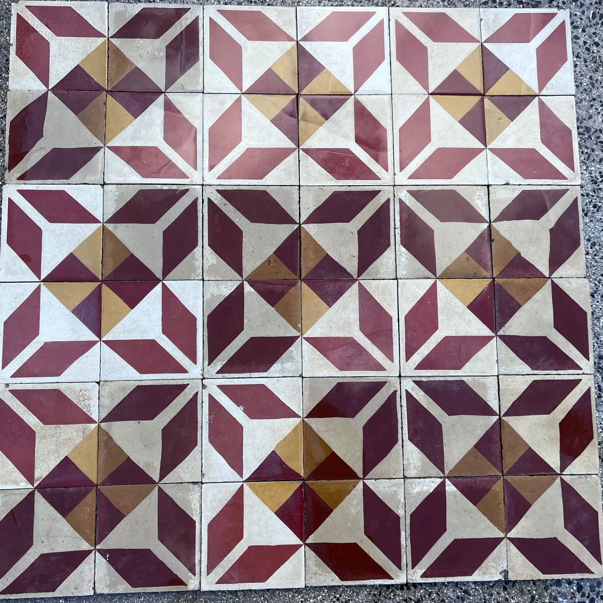 Pavimento in cementina con disegno geometrico