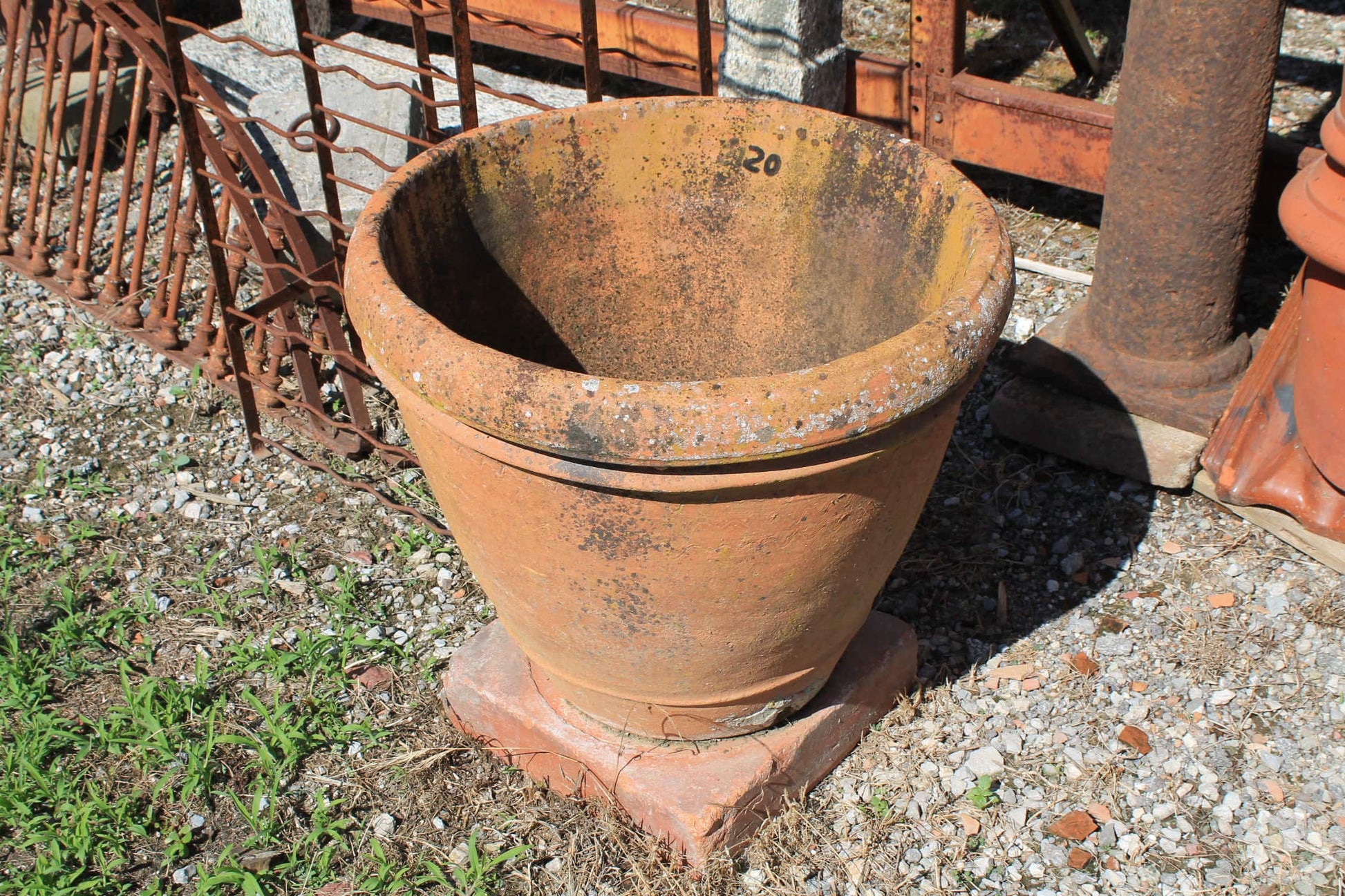 Piccola conca di terracotta
