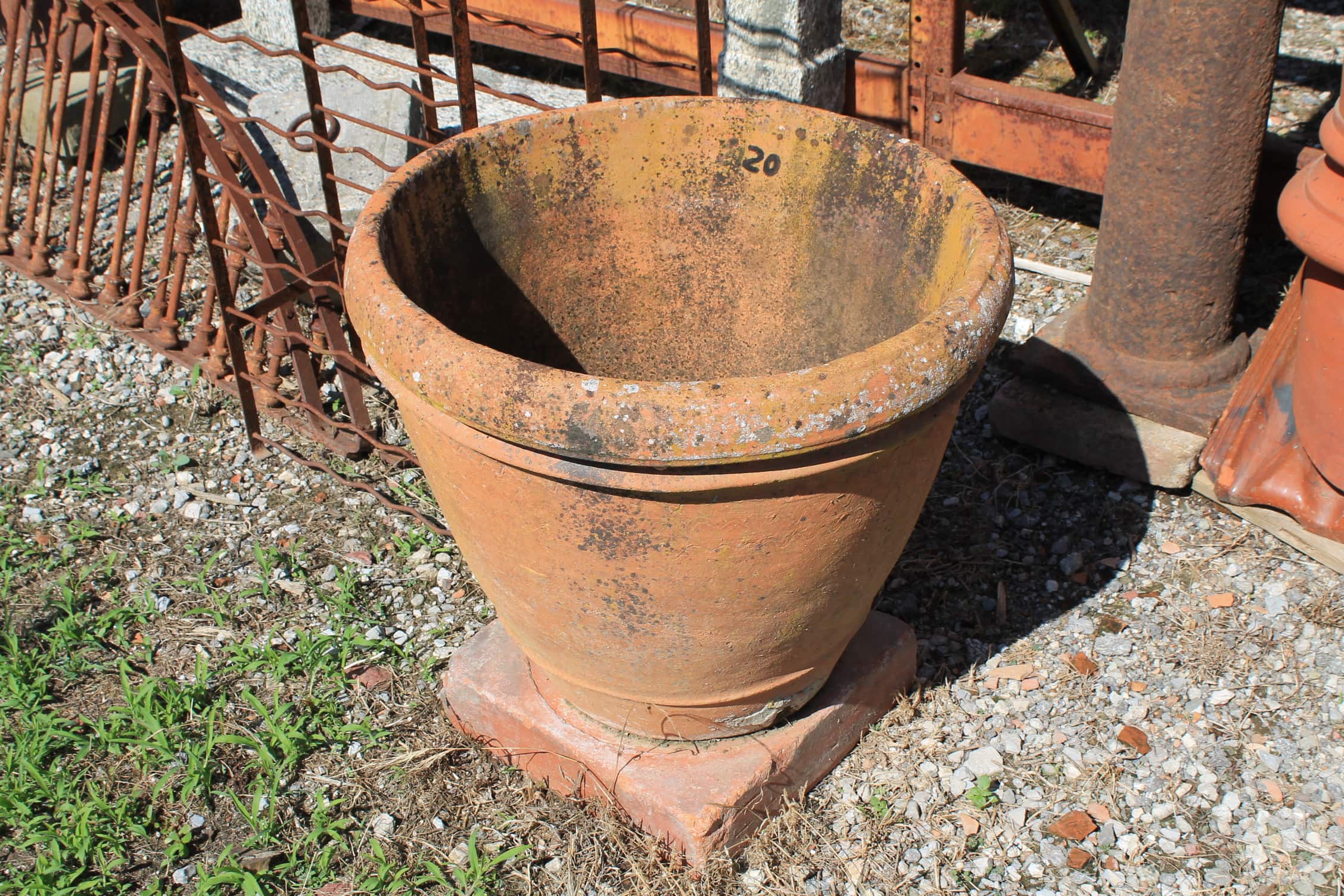 Piccola conca di terracotta