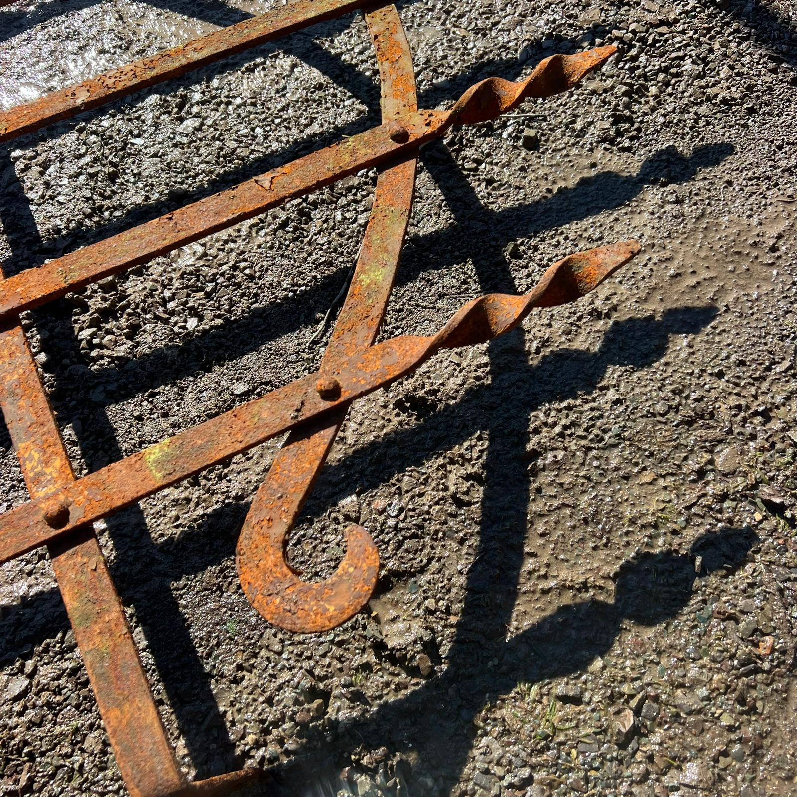 Piccola inferriata antica