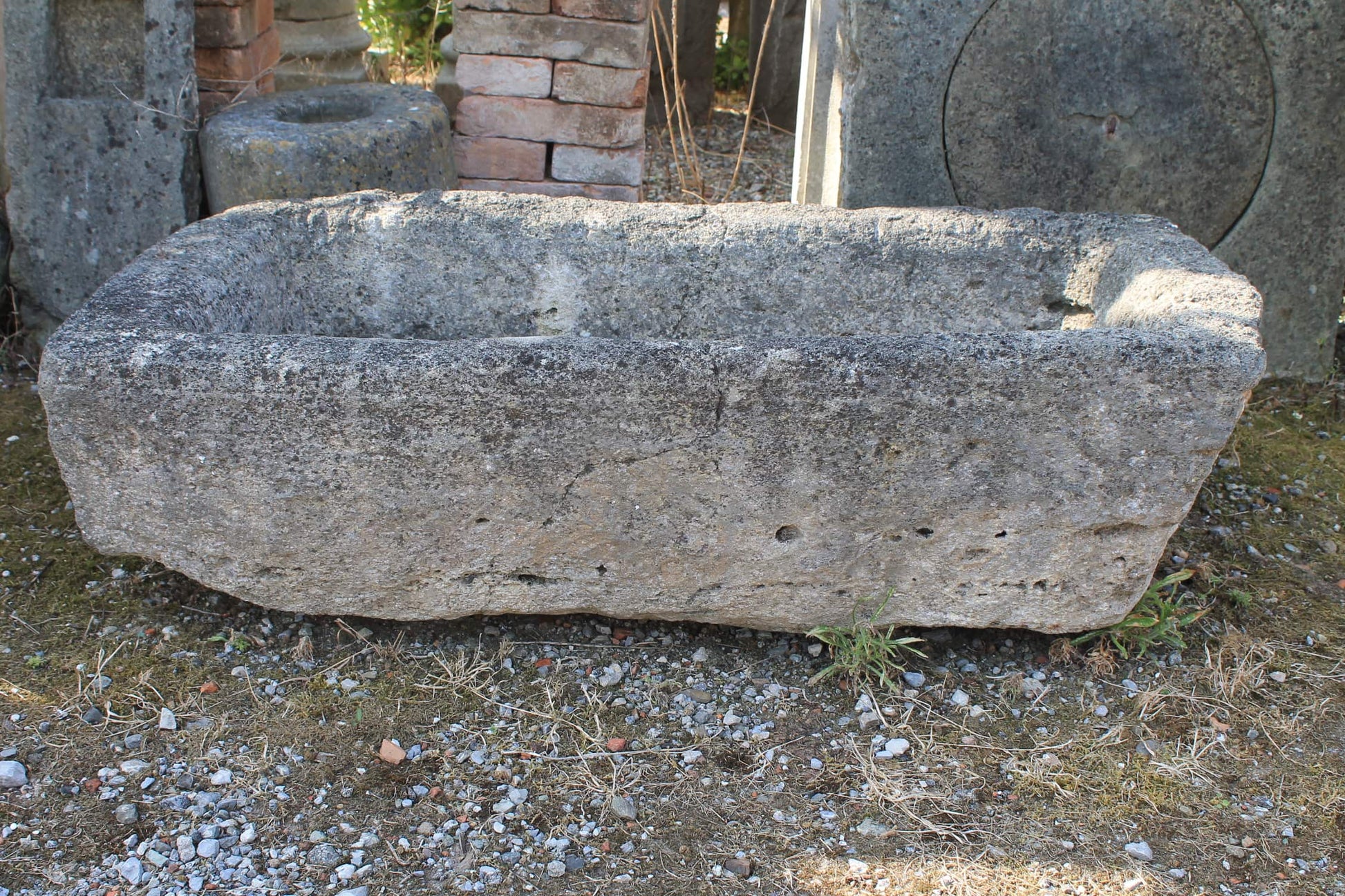Piccola vaschetta in pietra rustica 