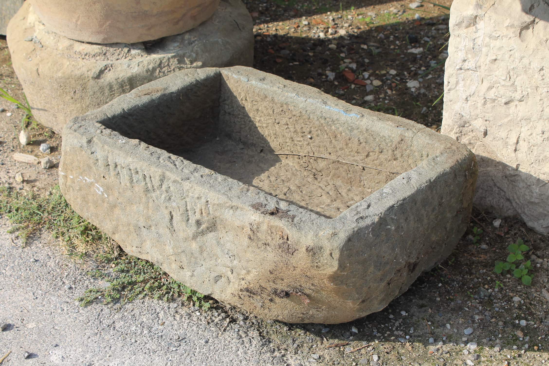 Piccola vaschetta in pietra