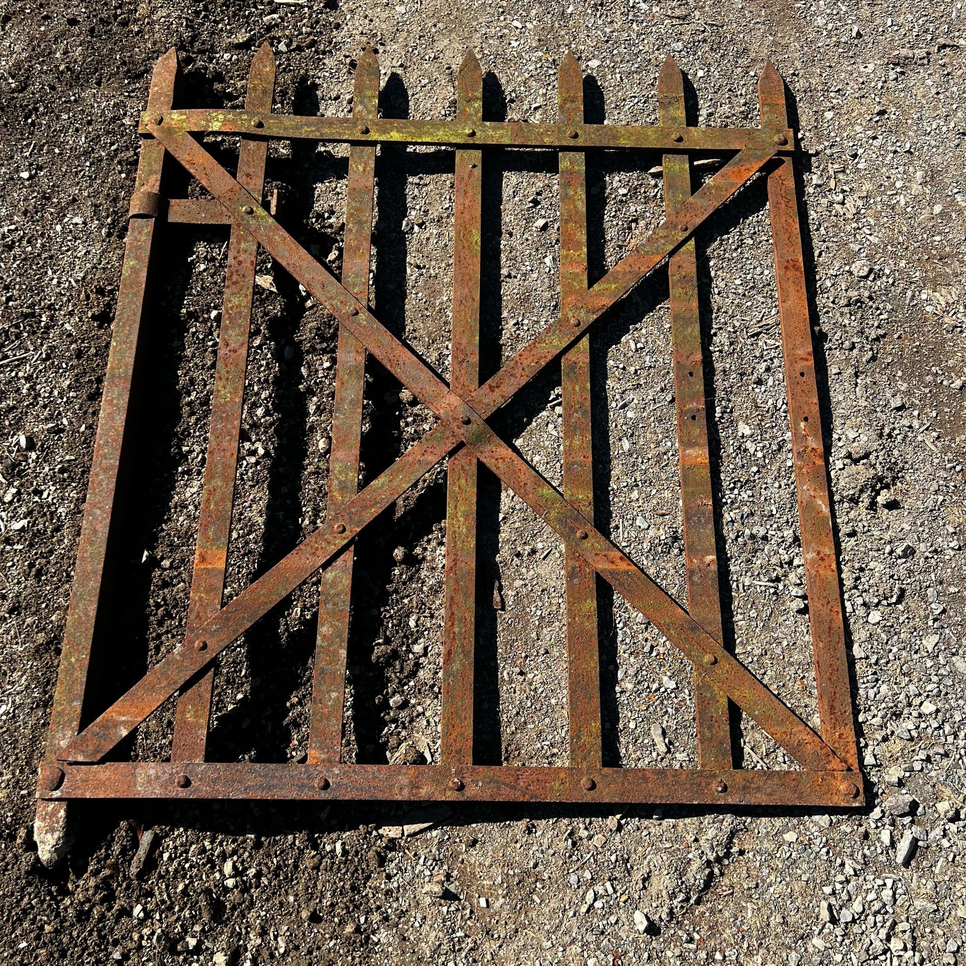 Piccolo cancello antico