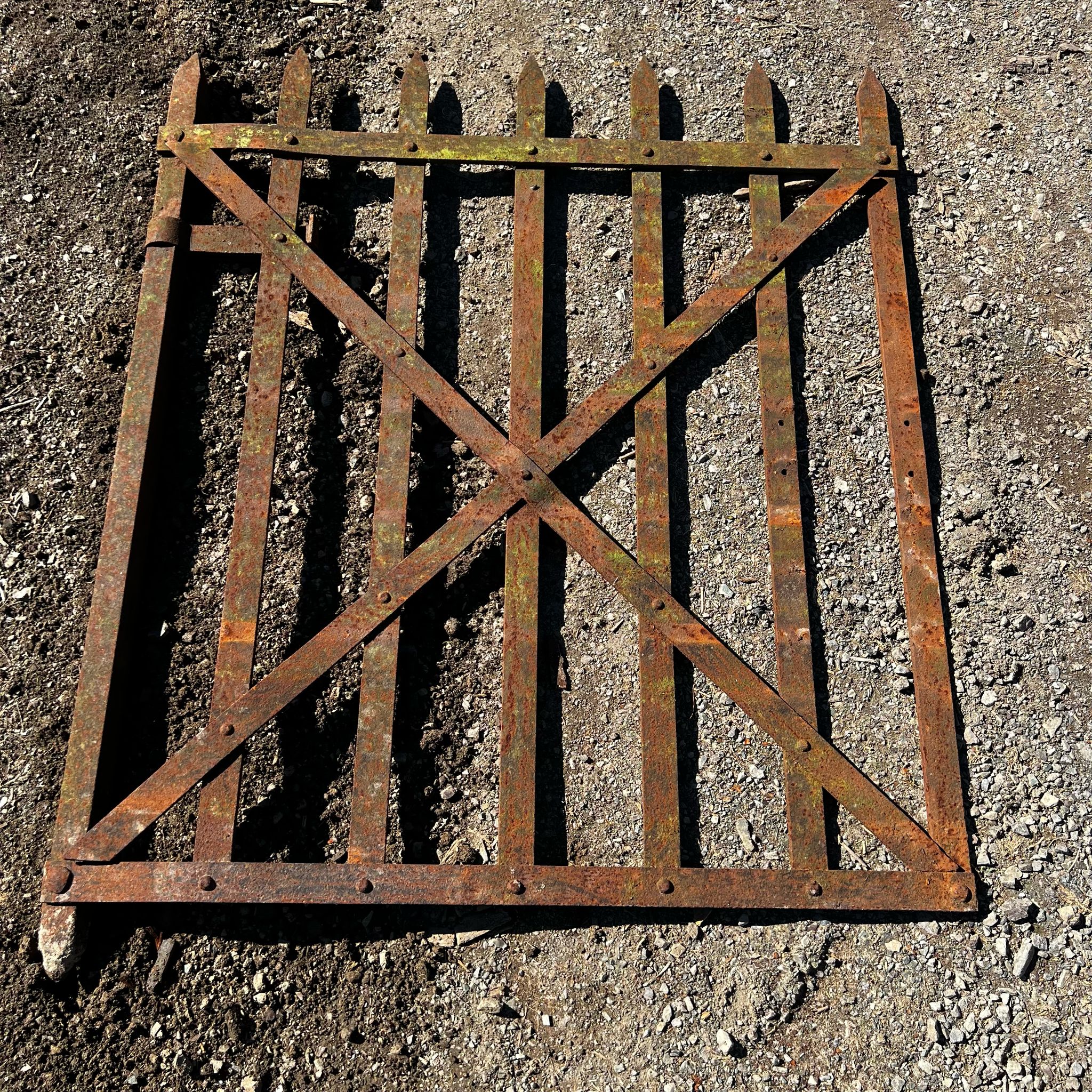 Piccolo cancello antico