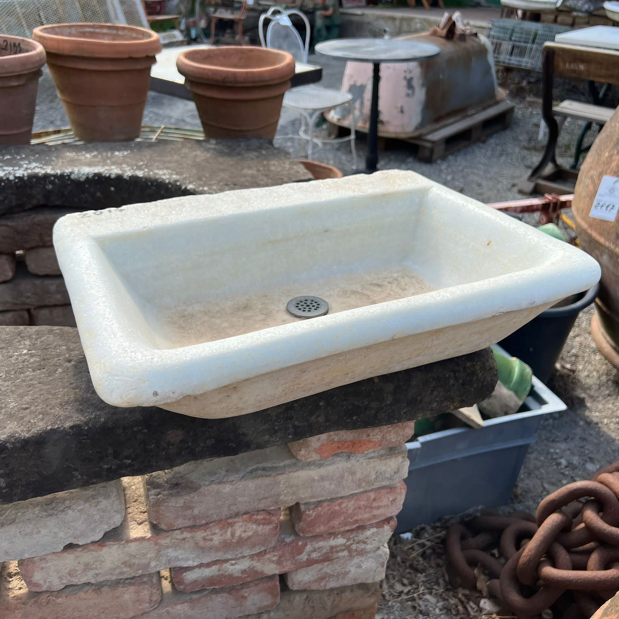 Piccolo lavandino di marmo 