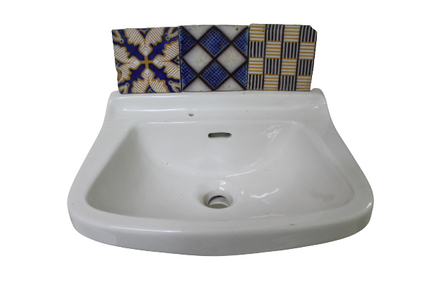 Piccolo lavandino in ceramica 