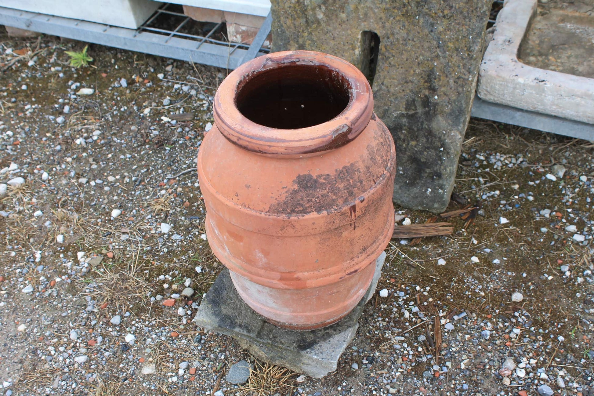 Piccolo orcio antico di terracotta 