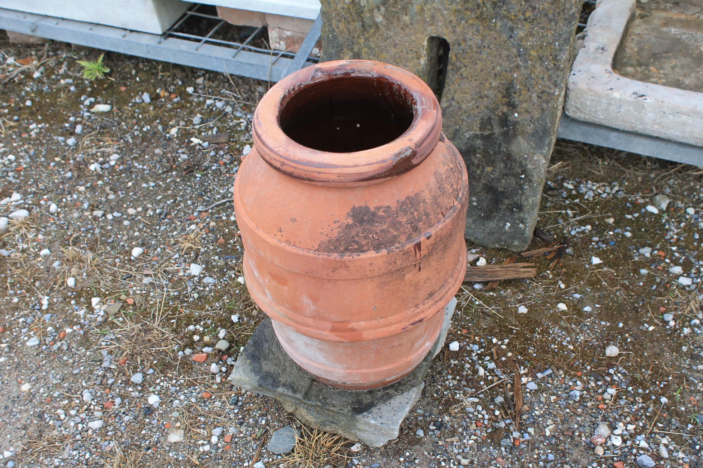 Piccolo orcio antico di terracotta 
