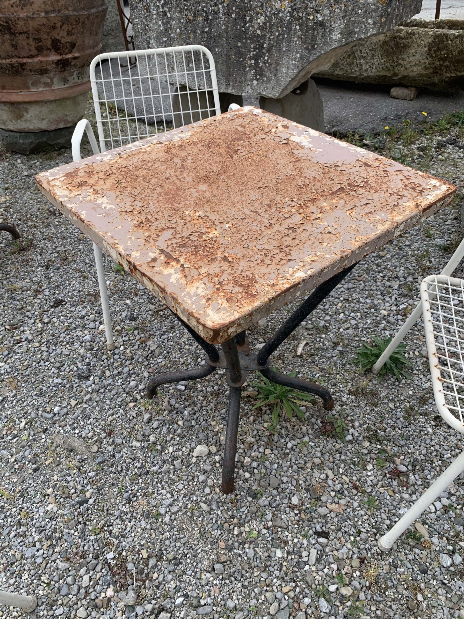 Piccolo tavolo con sedie 