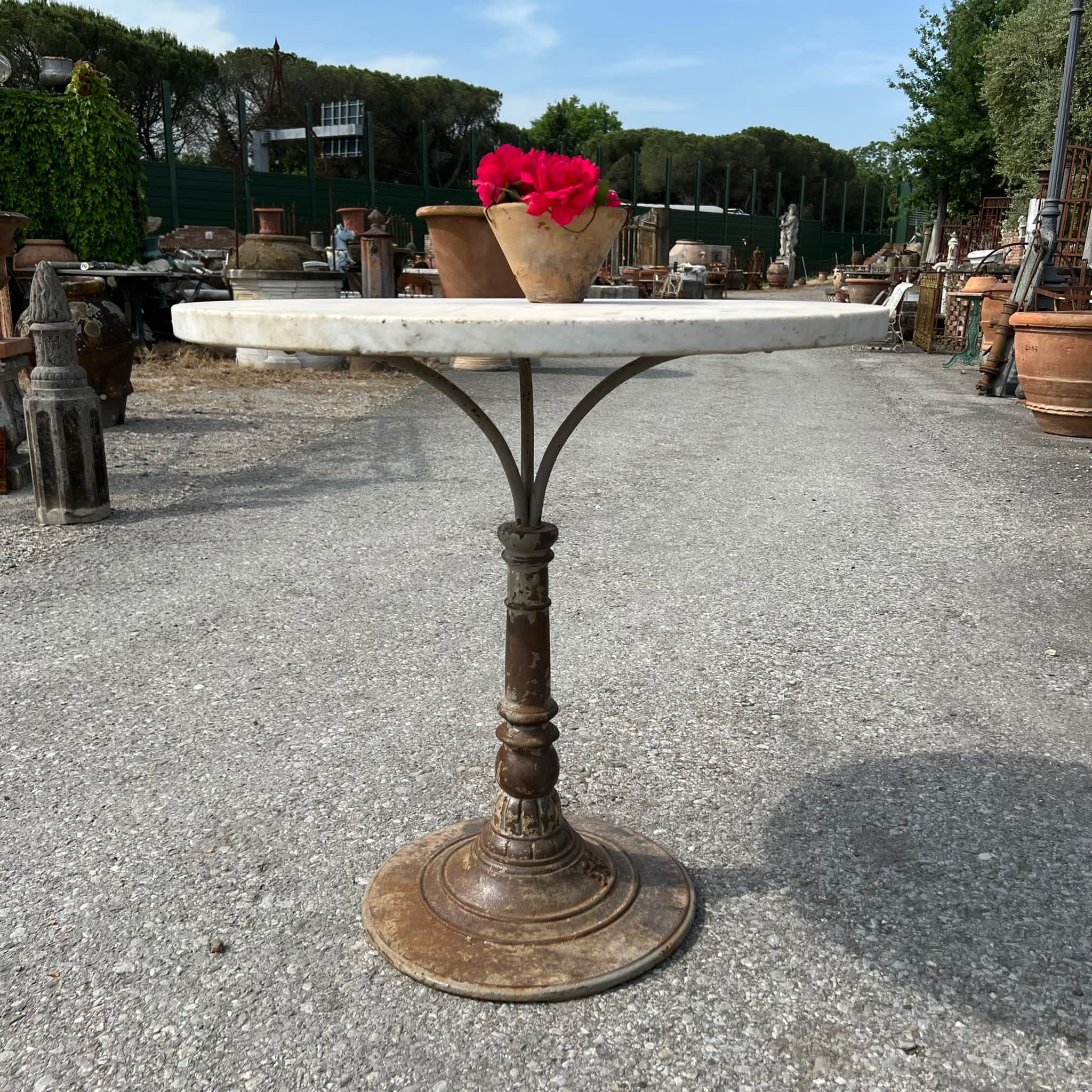 Piccolo tavolo rotondo 