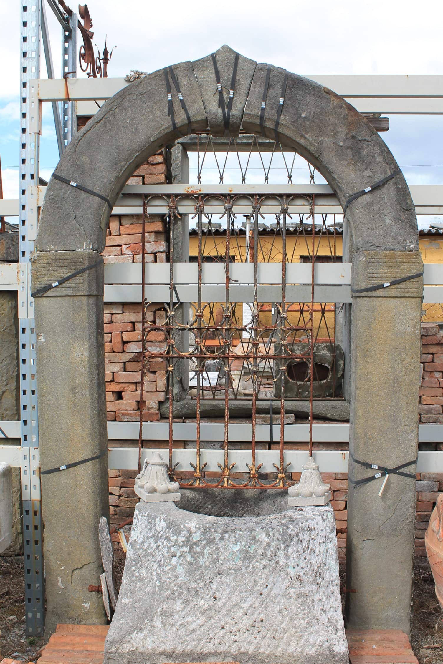 Portale ad arco antico 