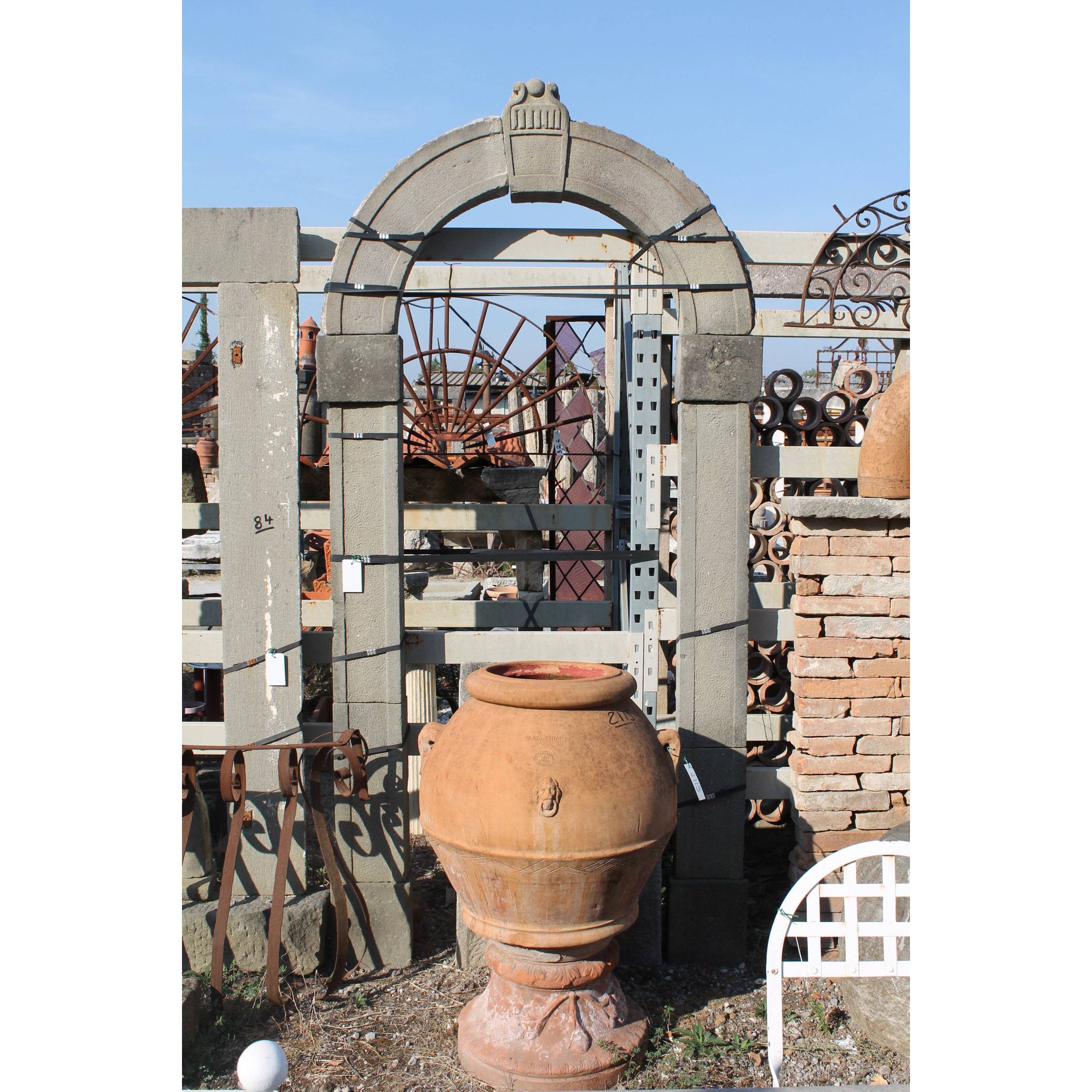 Portale antico in pietra arenaria 