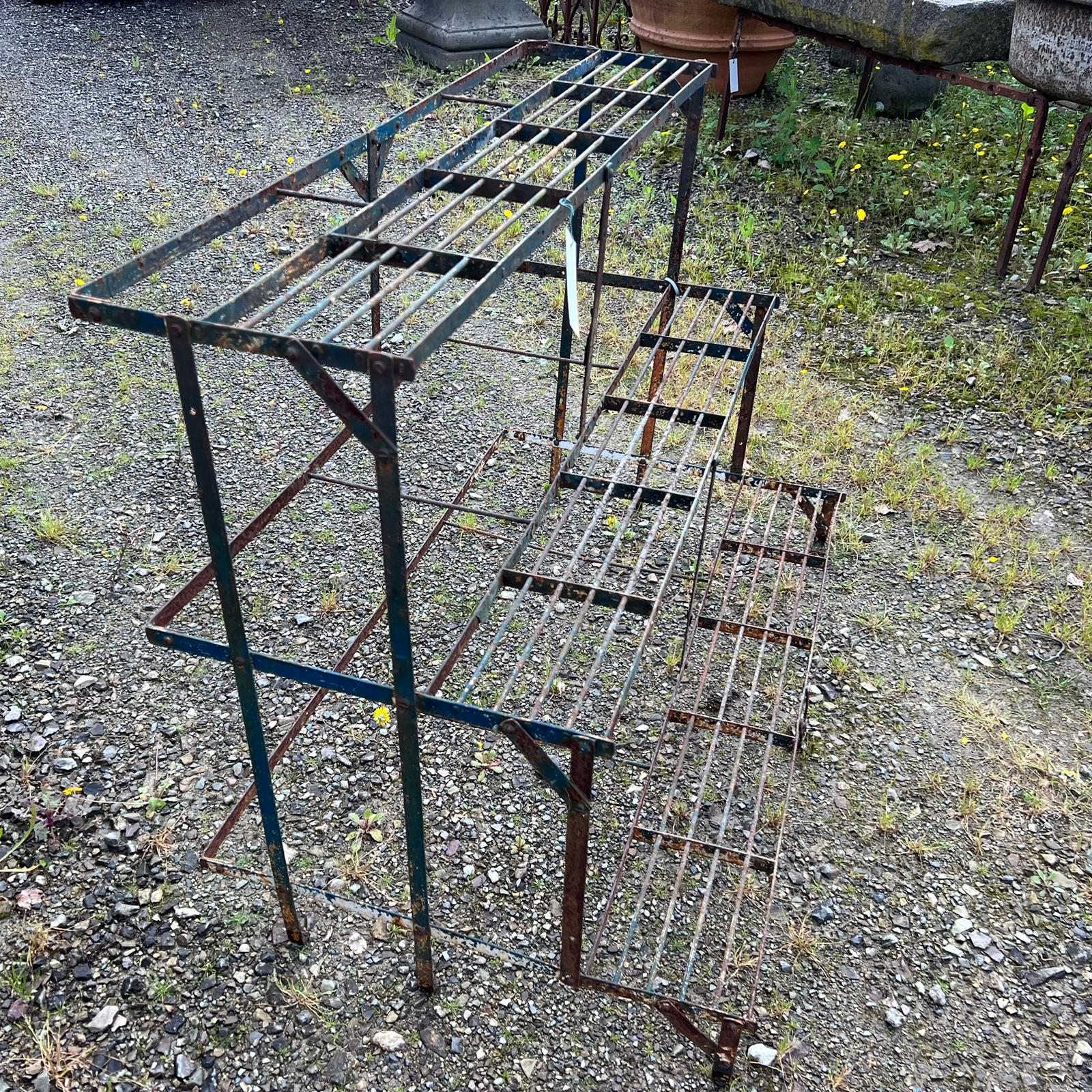 Portavasi in ferro antico 