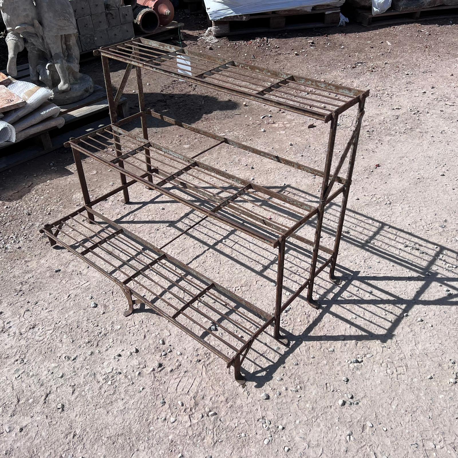 Portavasi in ferro vecchio dettagli2