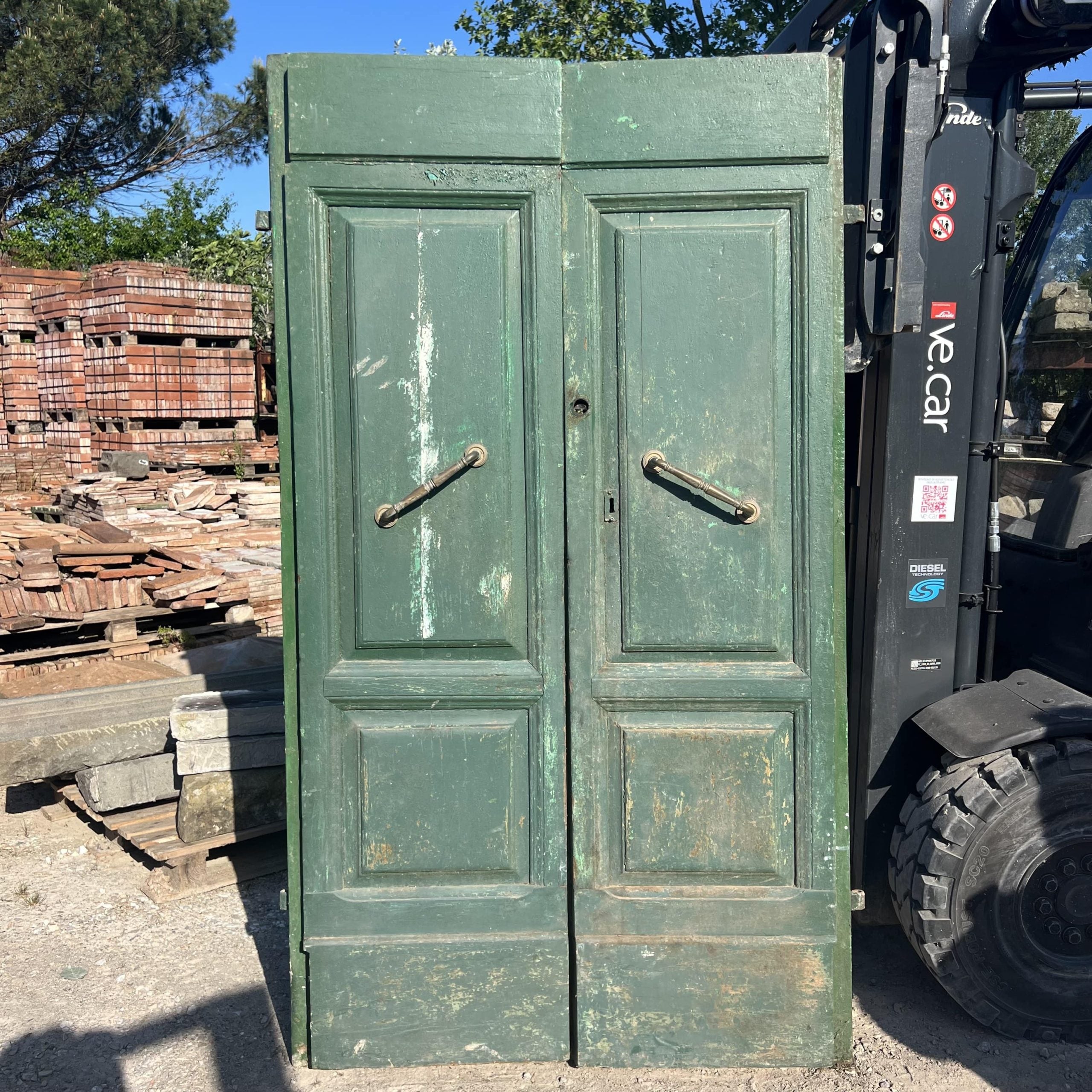 Portoncino in legno verde 