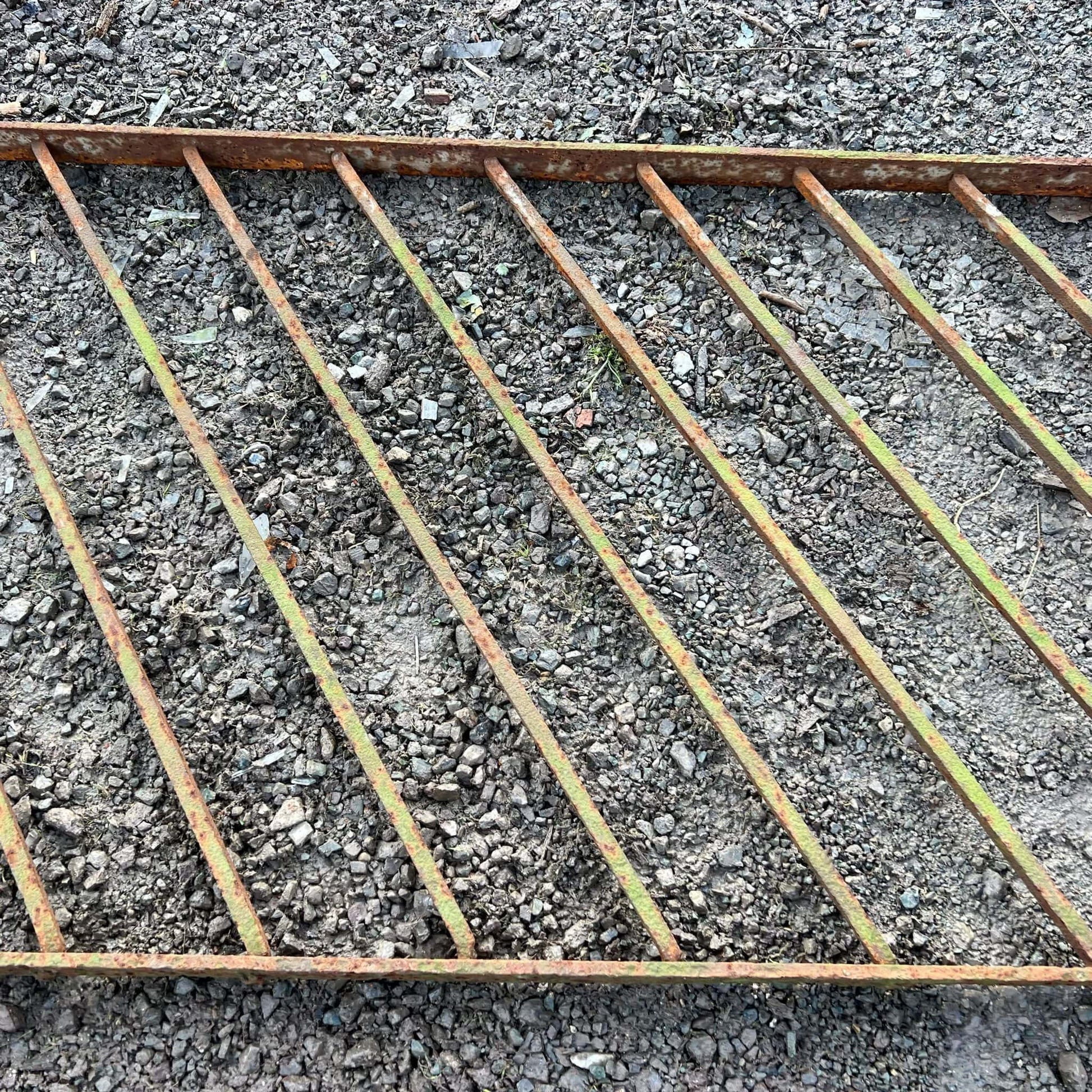 Ringhiera per scale in ferro