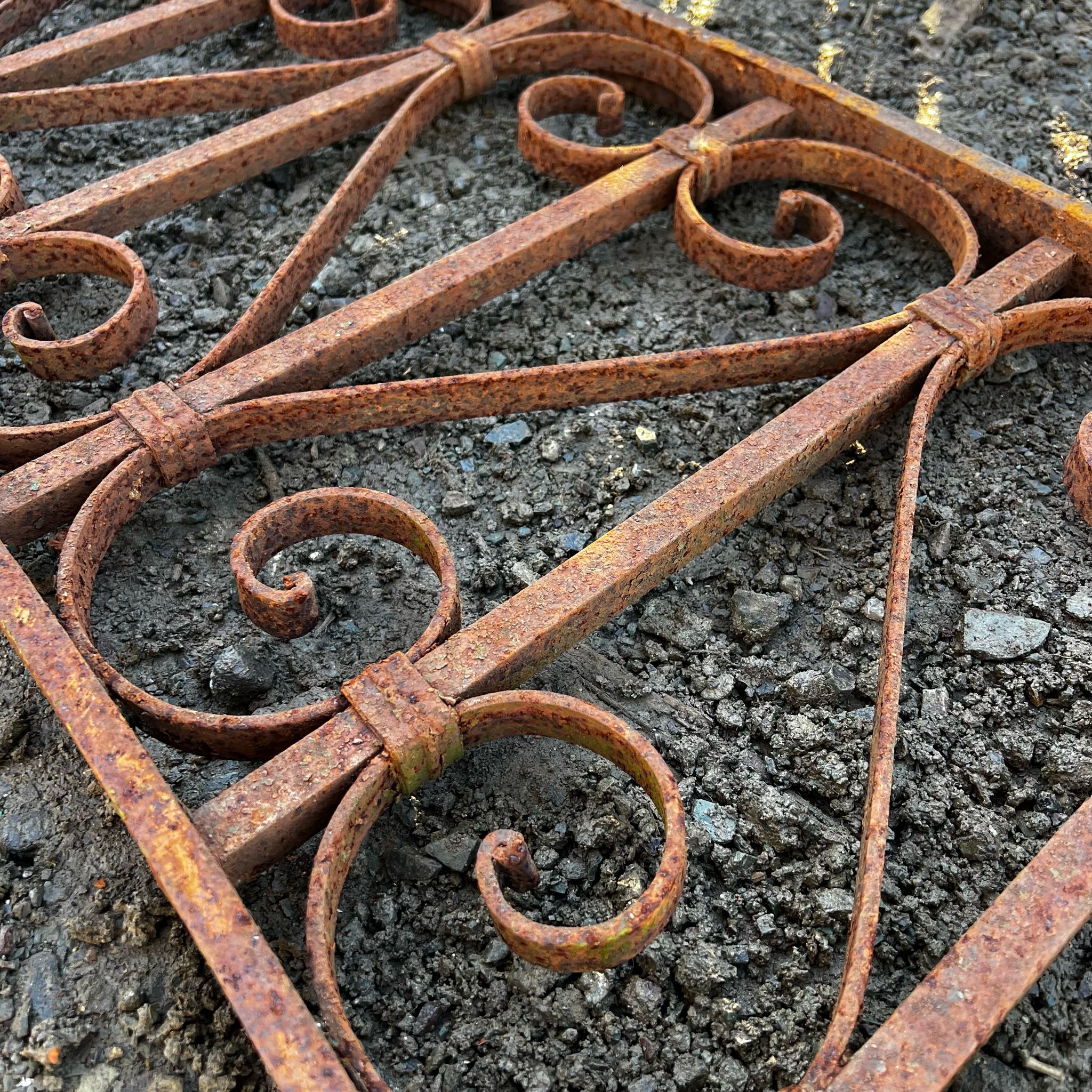 Rostra in ferro lavorata antica 