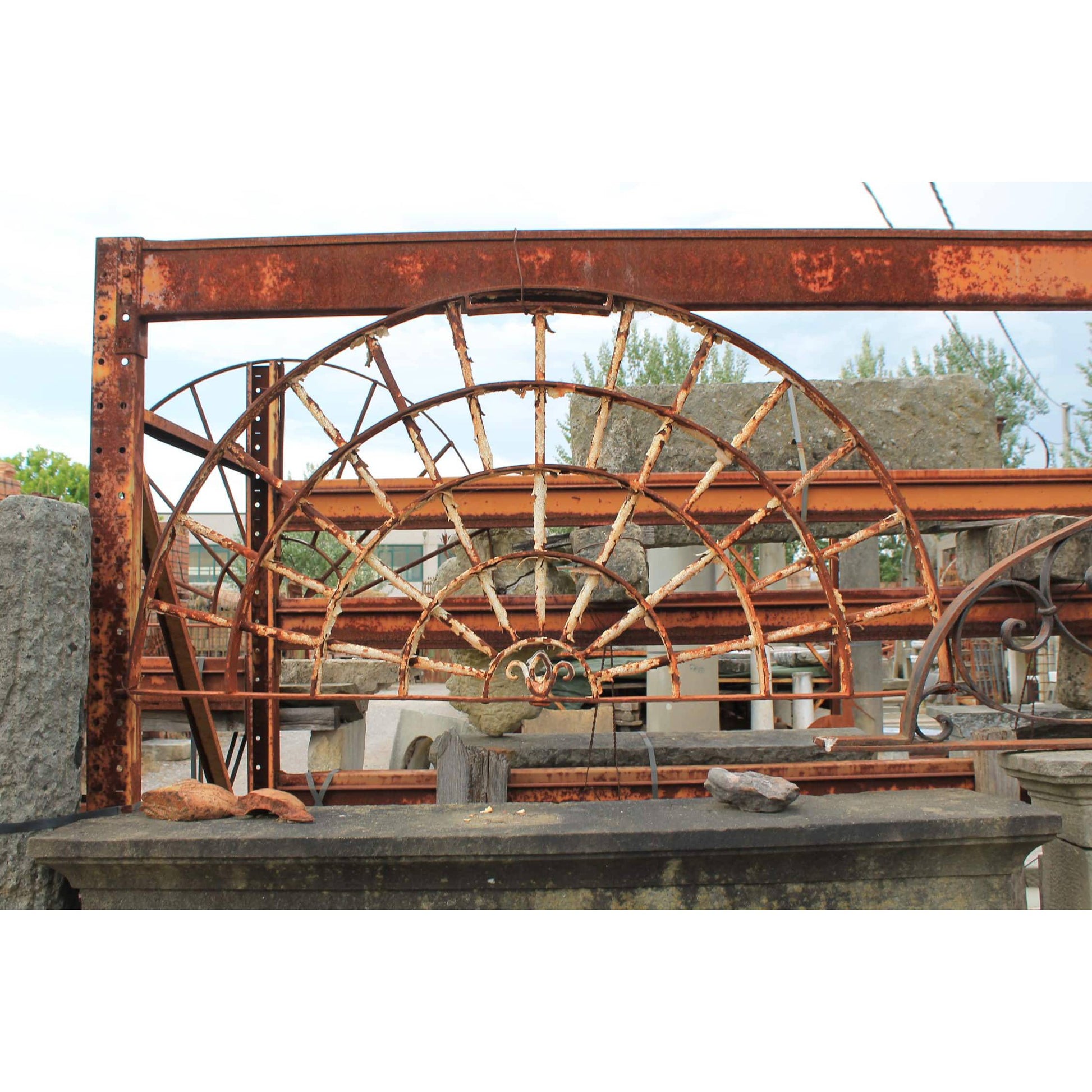 Rostra piccola di ferro vecchia 
