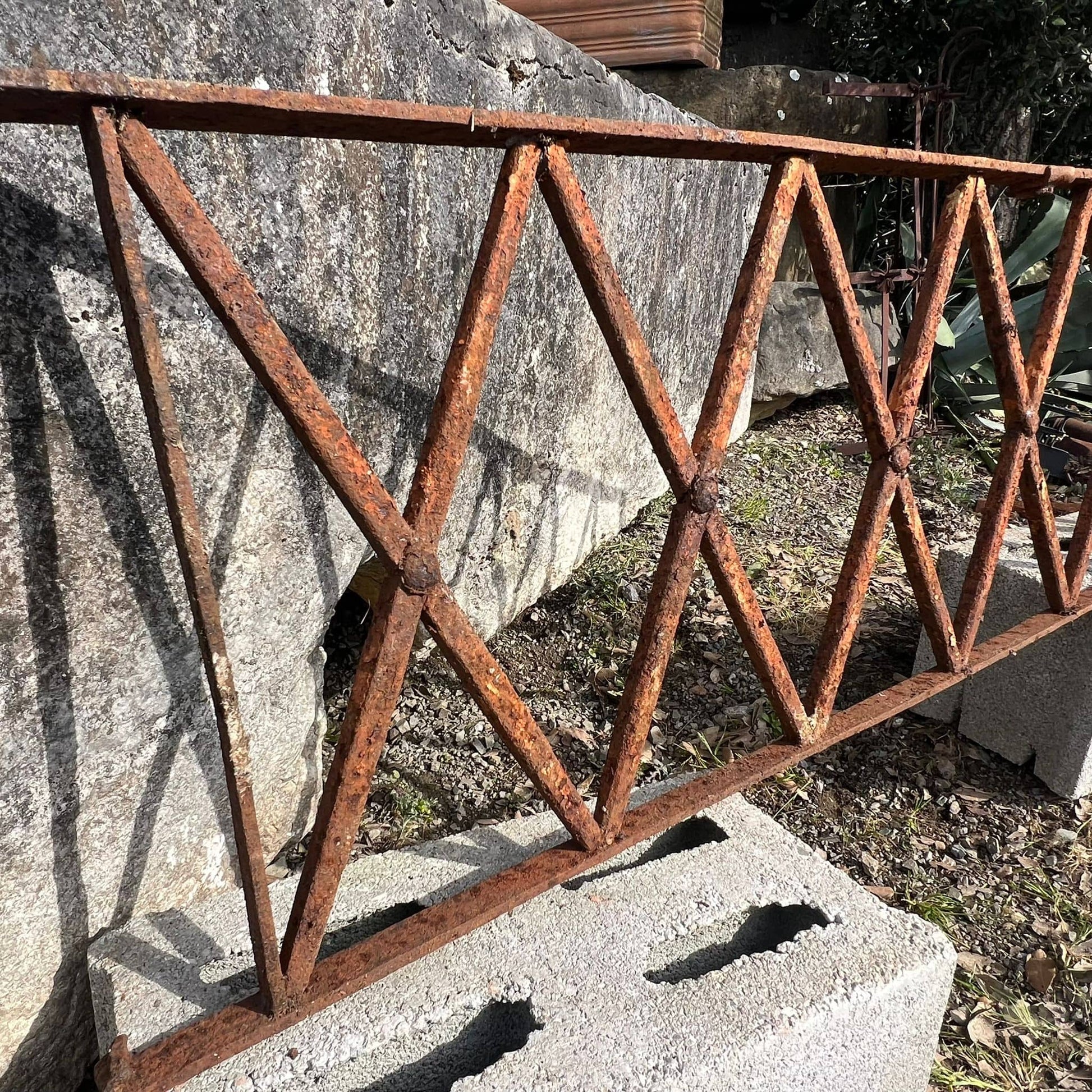 Rostra rettangolare in ferro vecchio 