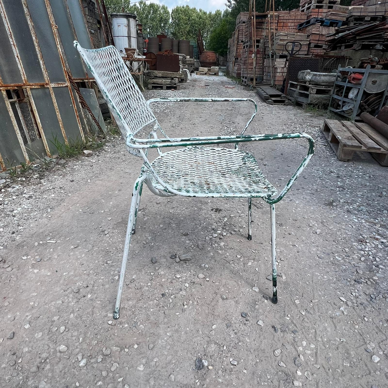 Sedie bianche e verdi 