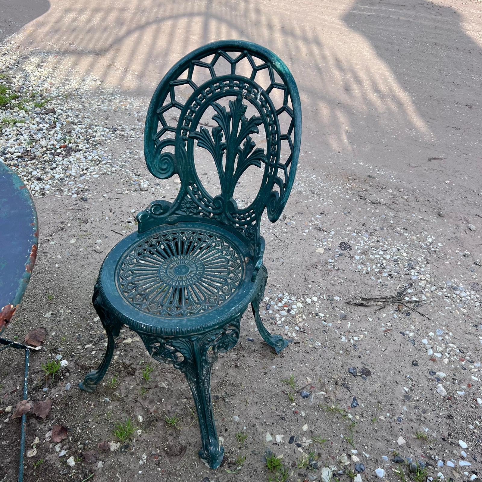 Set tavolo e sedie verdi antichi 