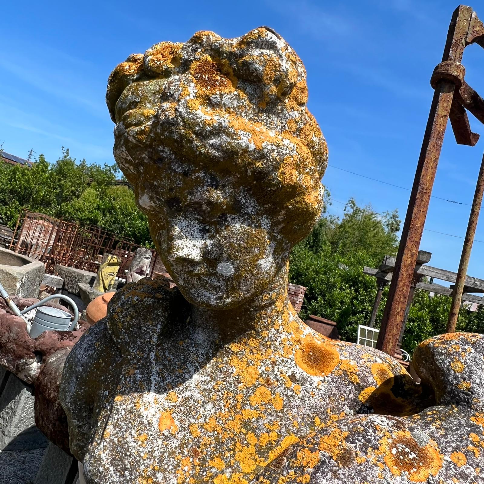 Statua in cemento recuperata 