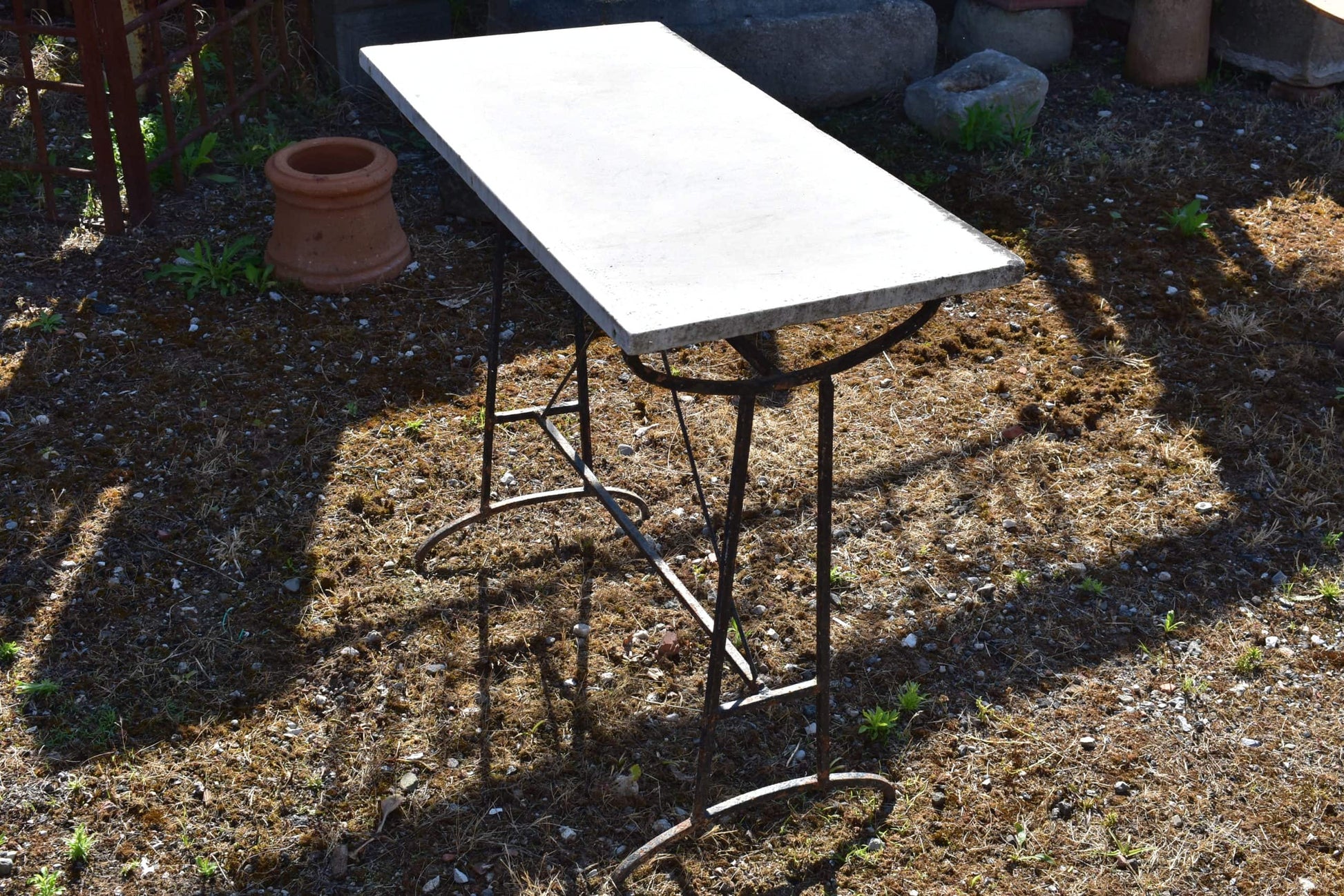 Tavolino con piano in marmo rettangolare 