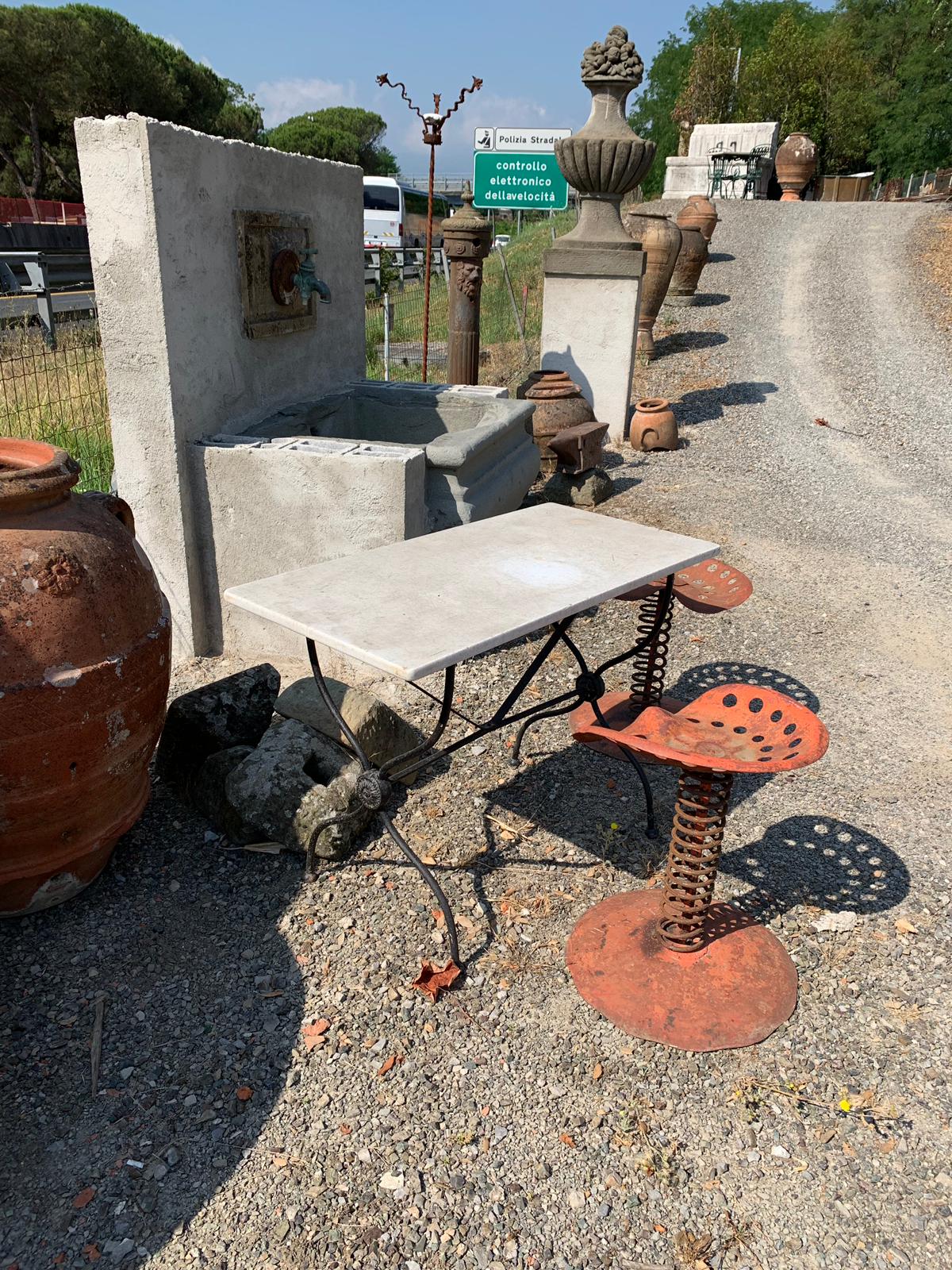 Tavolino in ferro battuto e marmo