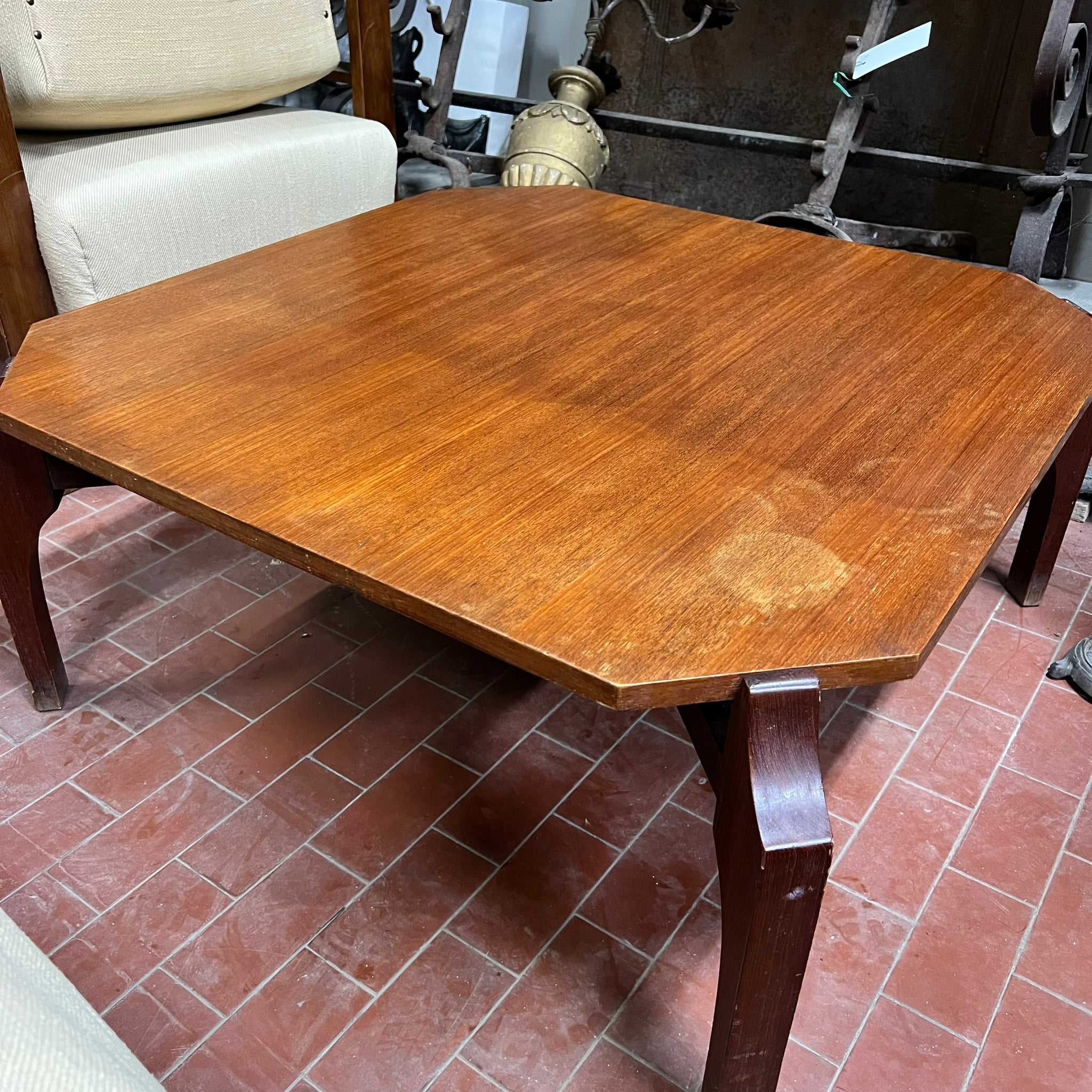 Tavolino in legno antico