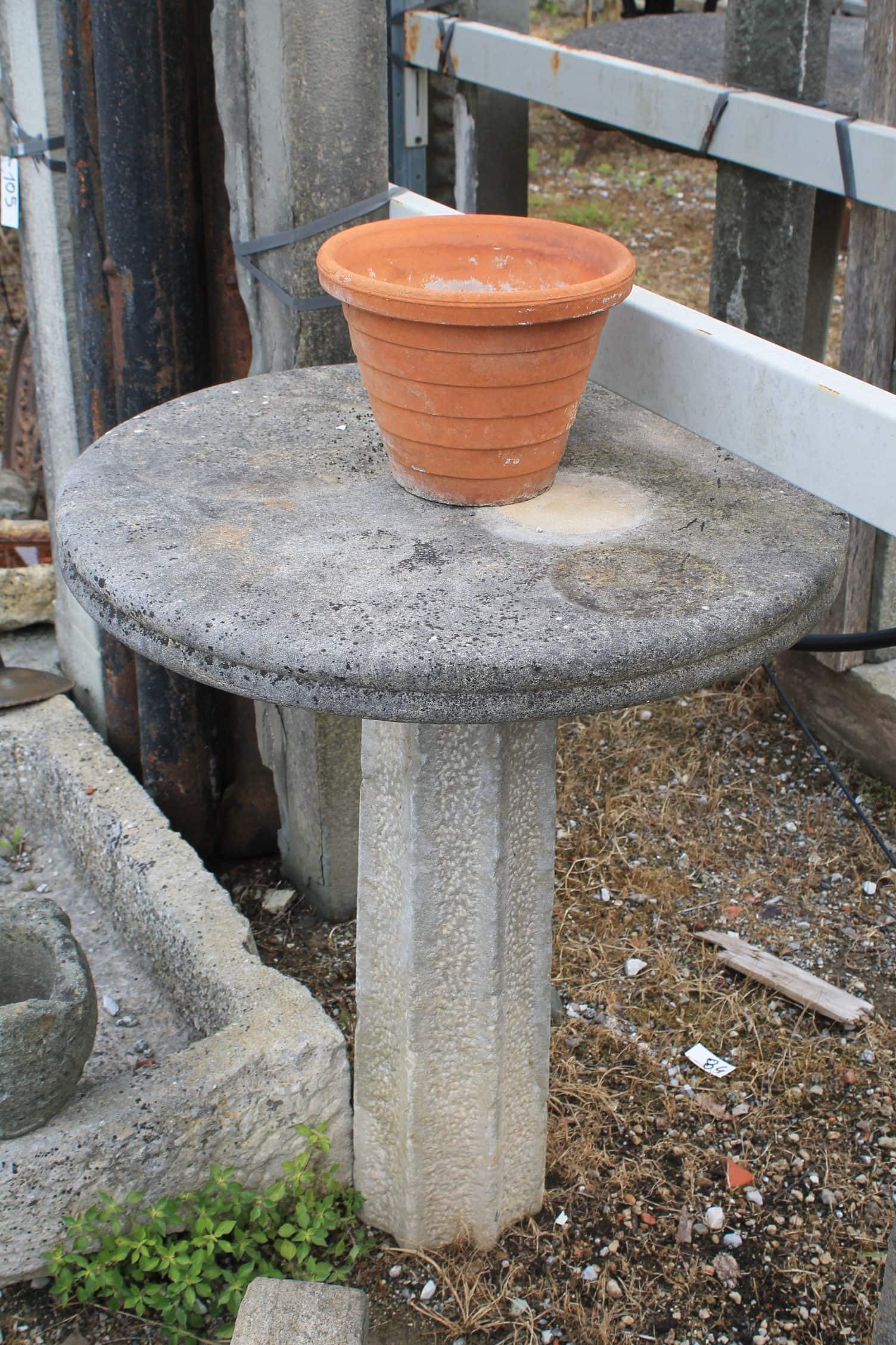 Tavolino in pietra antico 