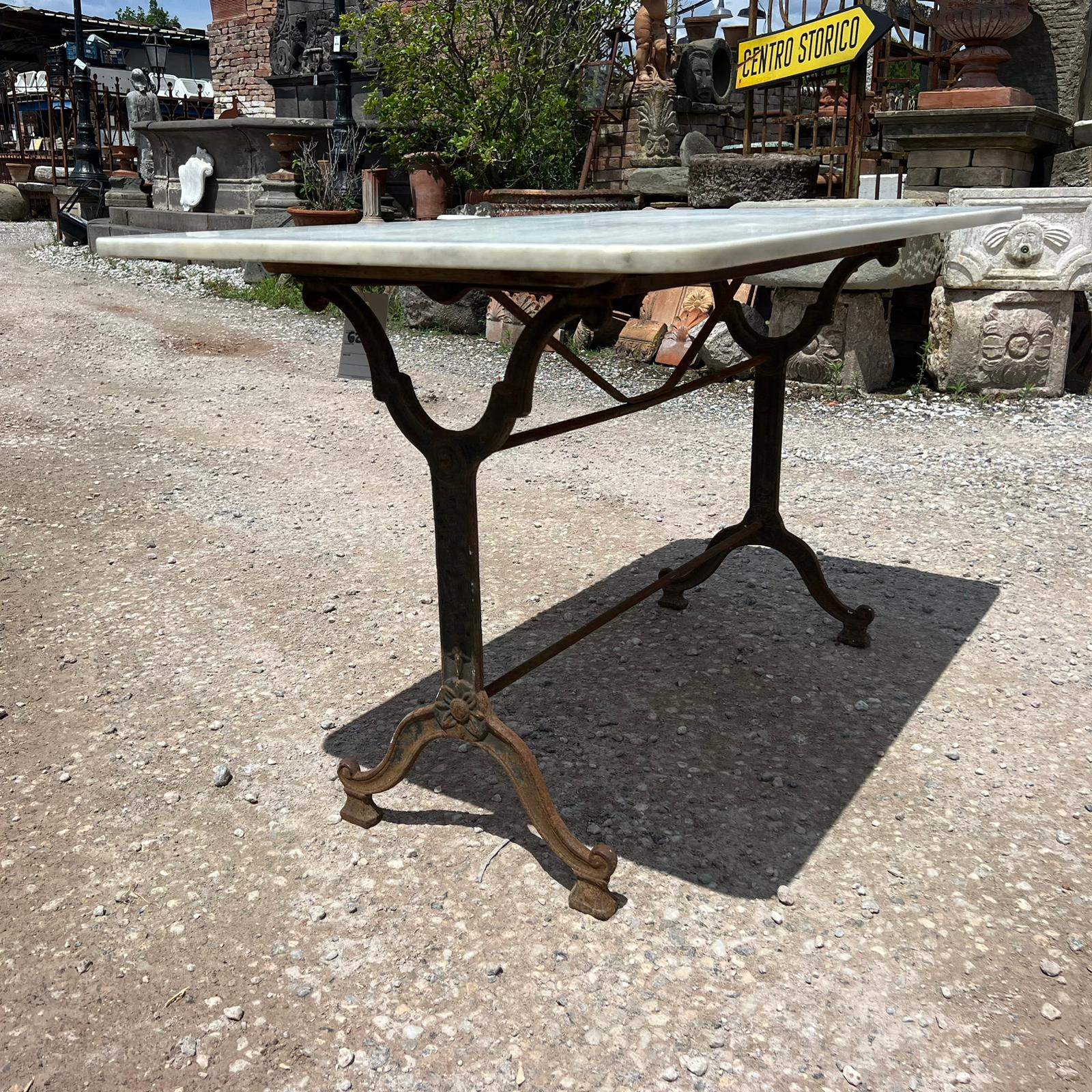 Tavolo da giardino in ghisa antica 
