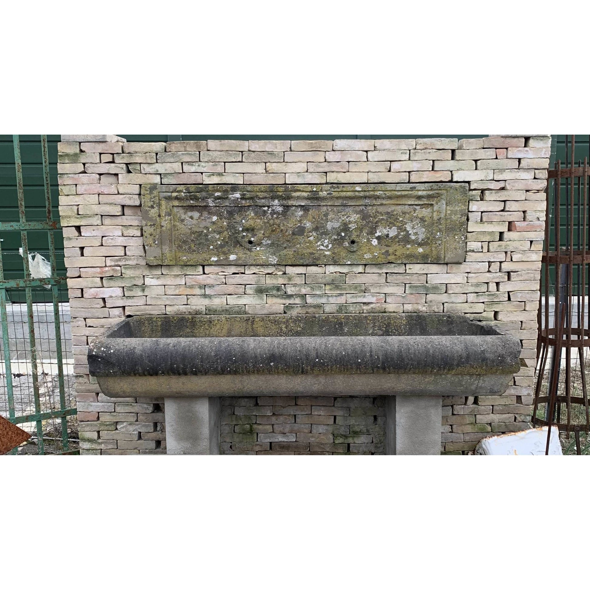 Vasca a muro in pietra arenaria 