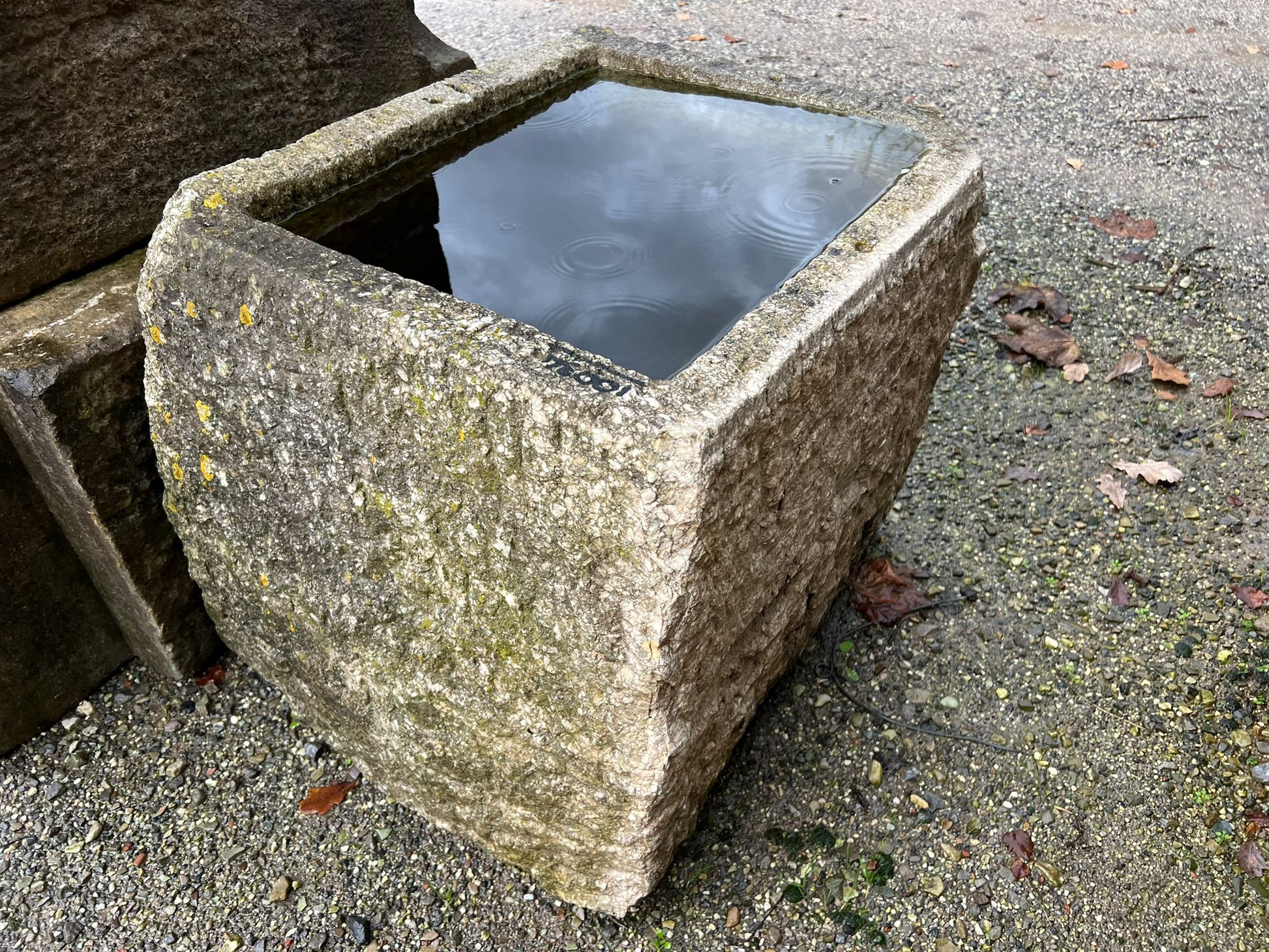 Vasca antica di pietra 