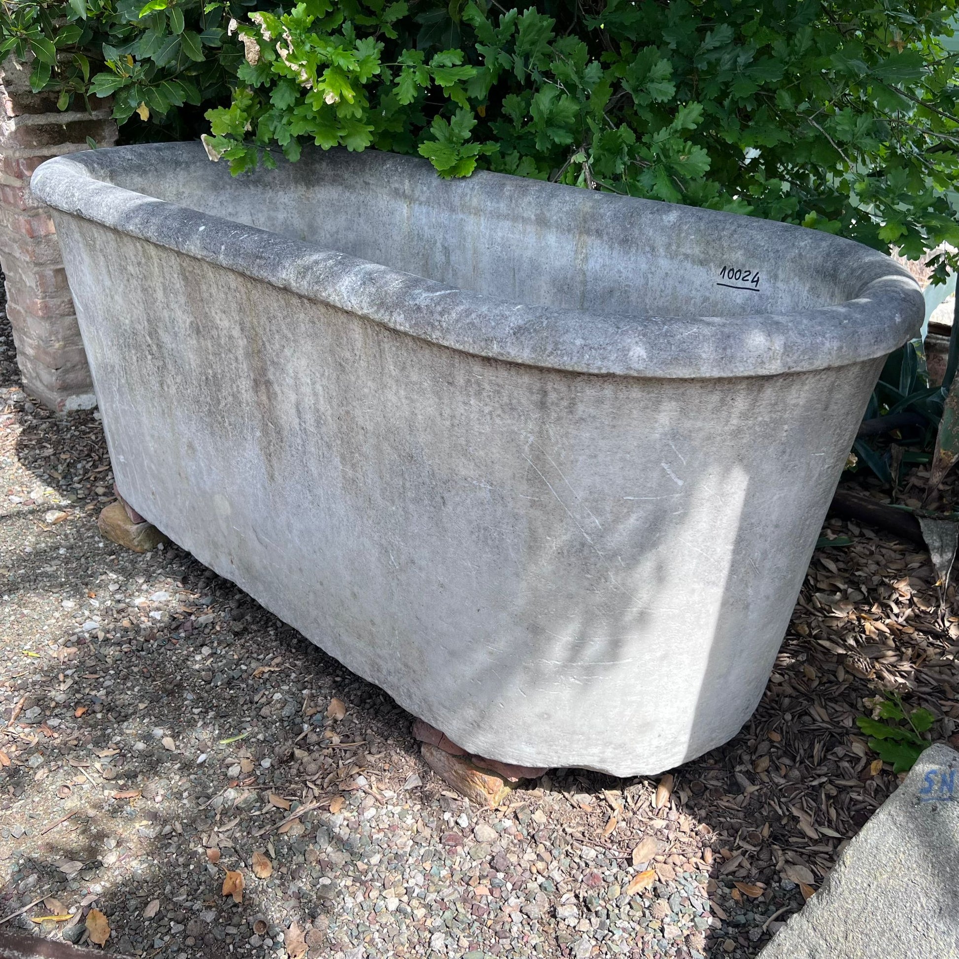 Vasca da bagno in marmo vecchia 