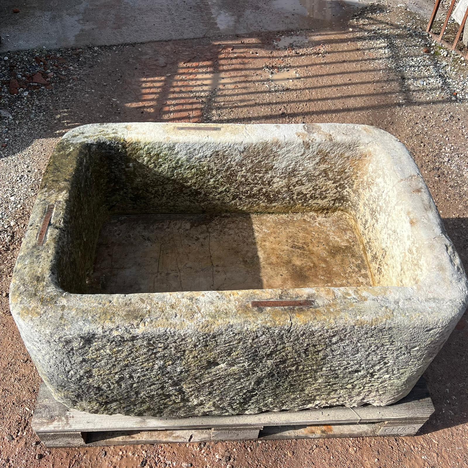 Vasca da giardino in pietra 