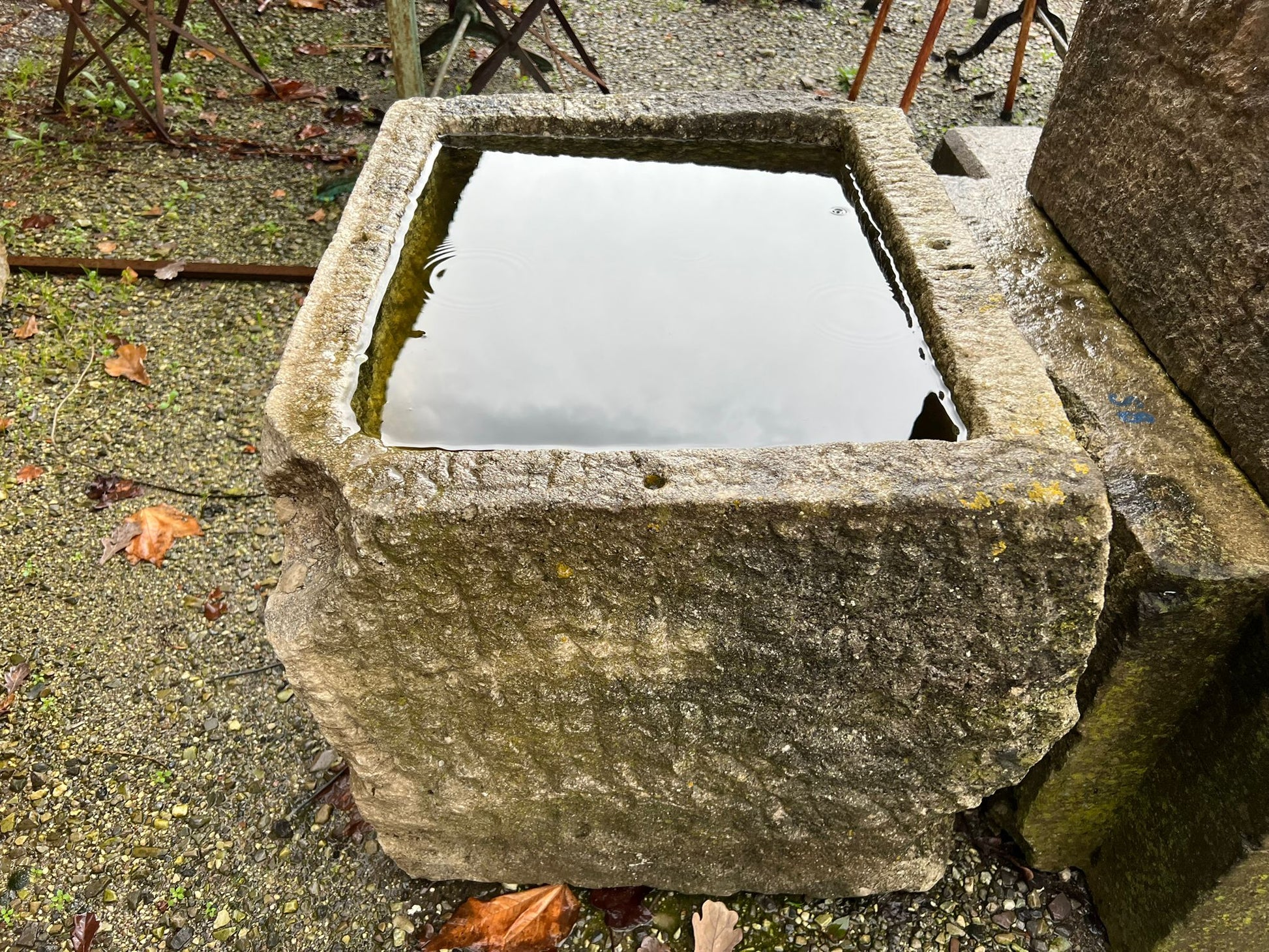 Vasca di pietra antica 