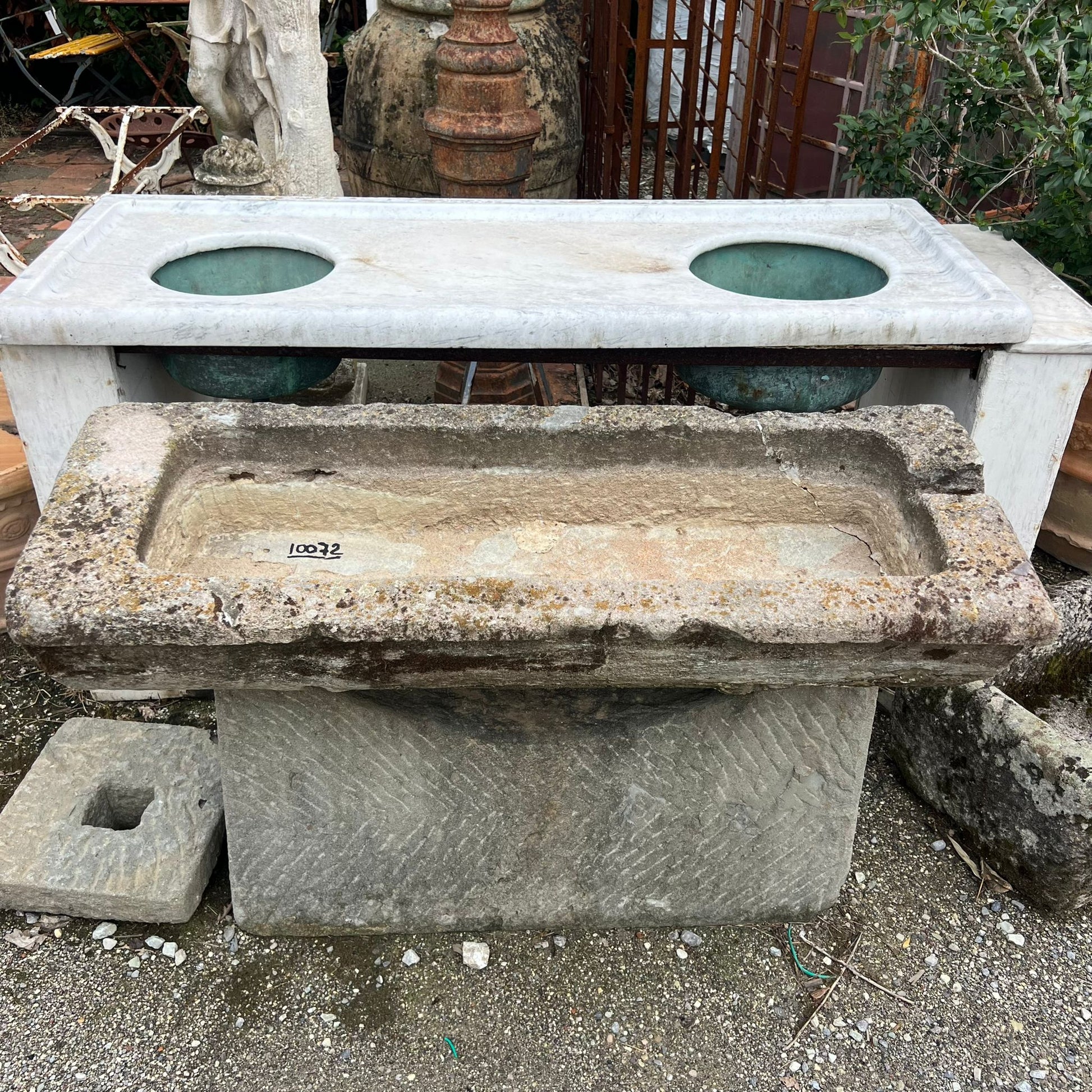 Vasca in pietra antica