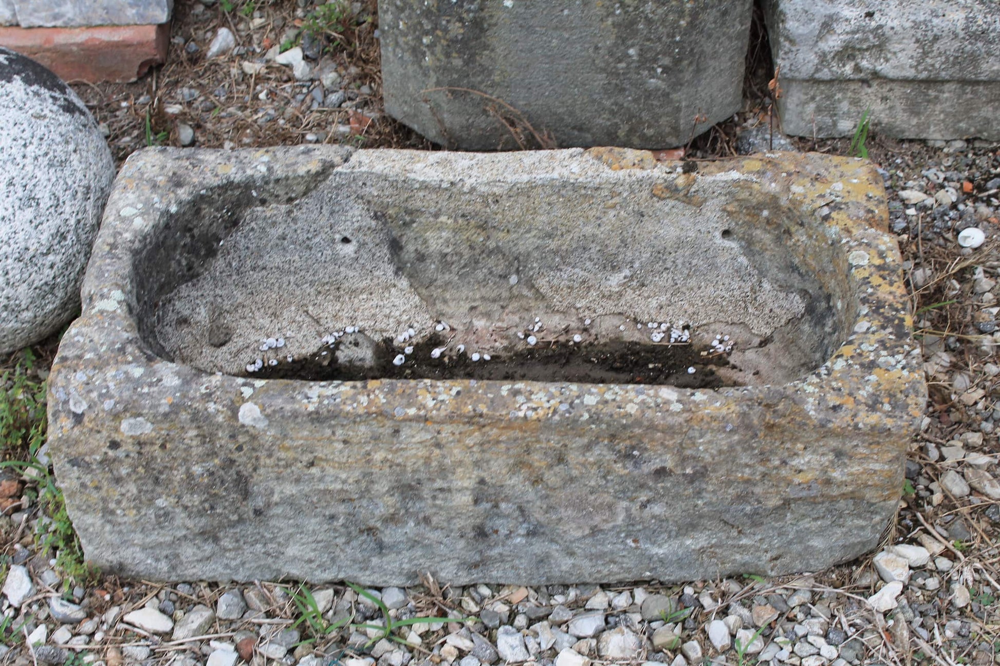 Vasca in pietra dettaglio 