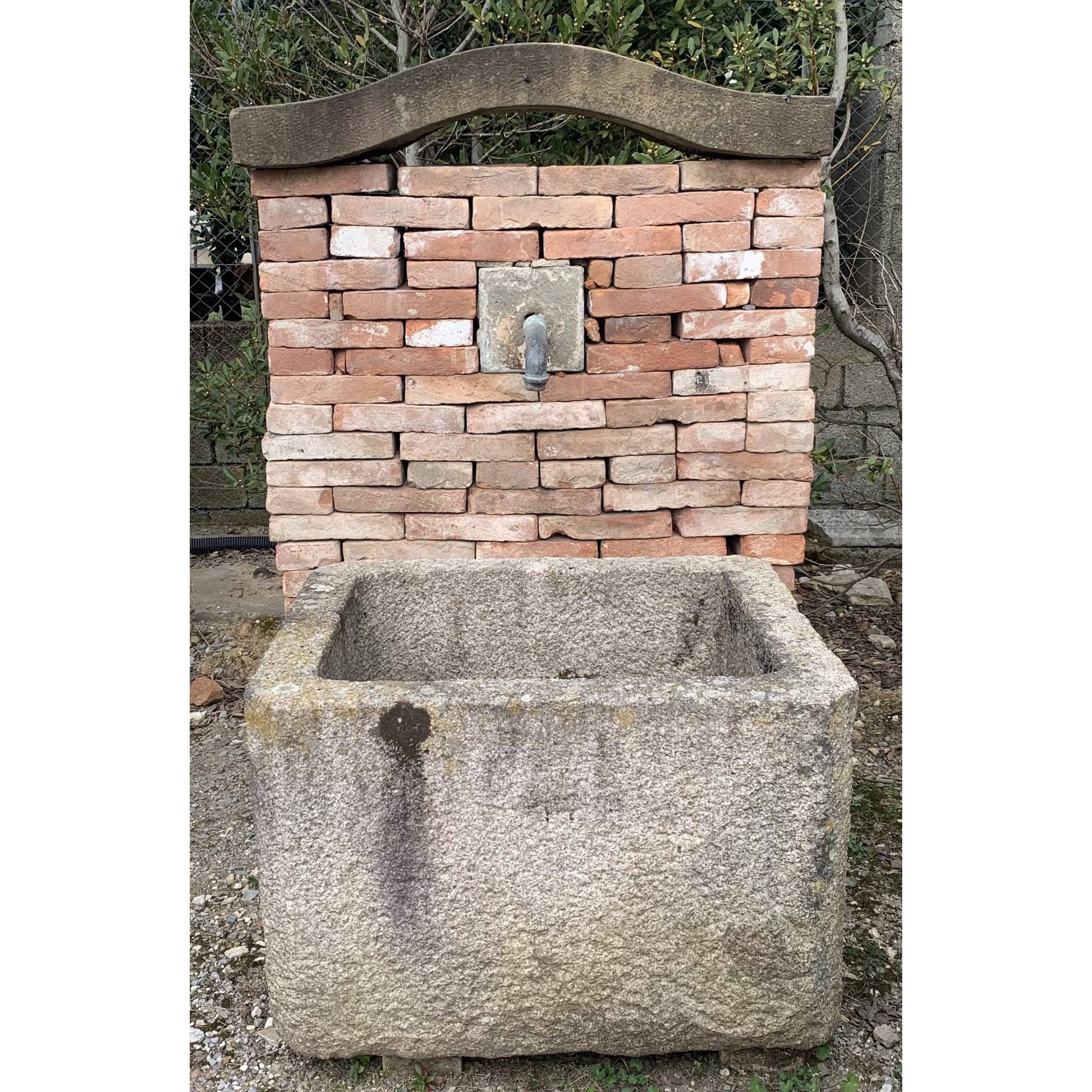 Vasca in pietra granitica antica