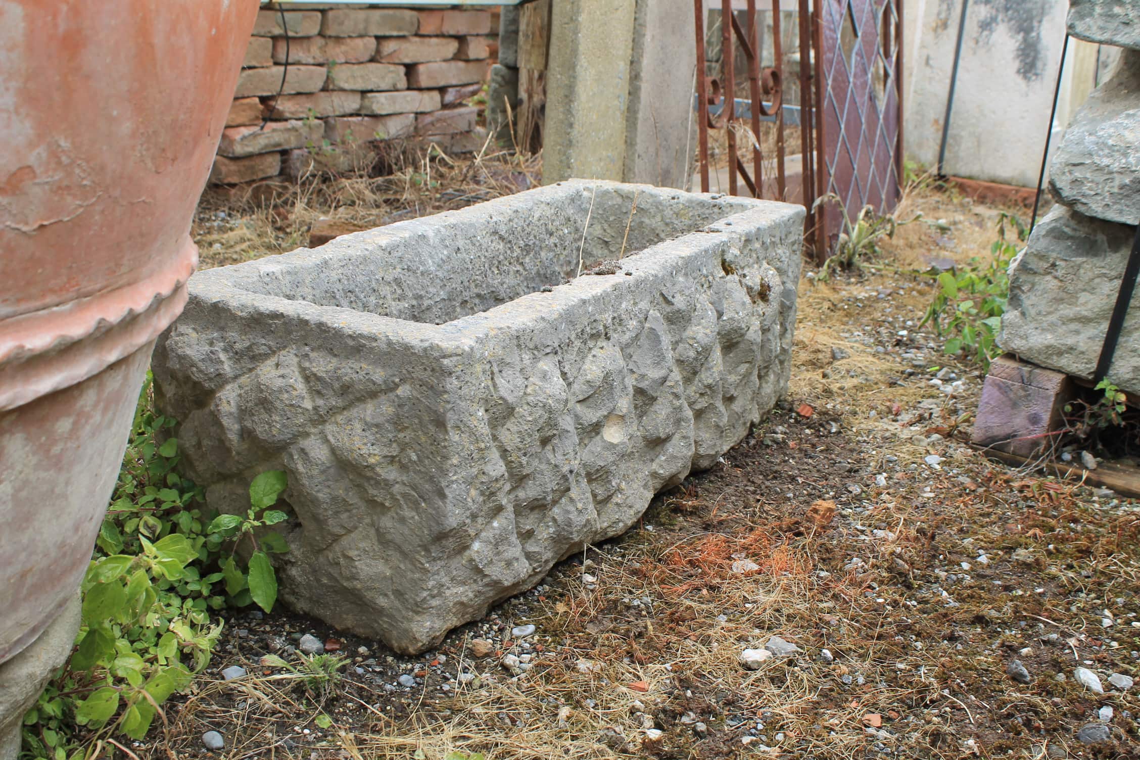Vaschetta in pietra rustica antica 