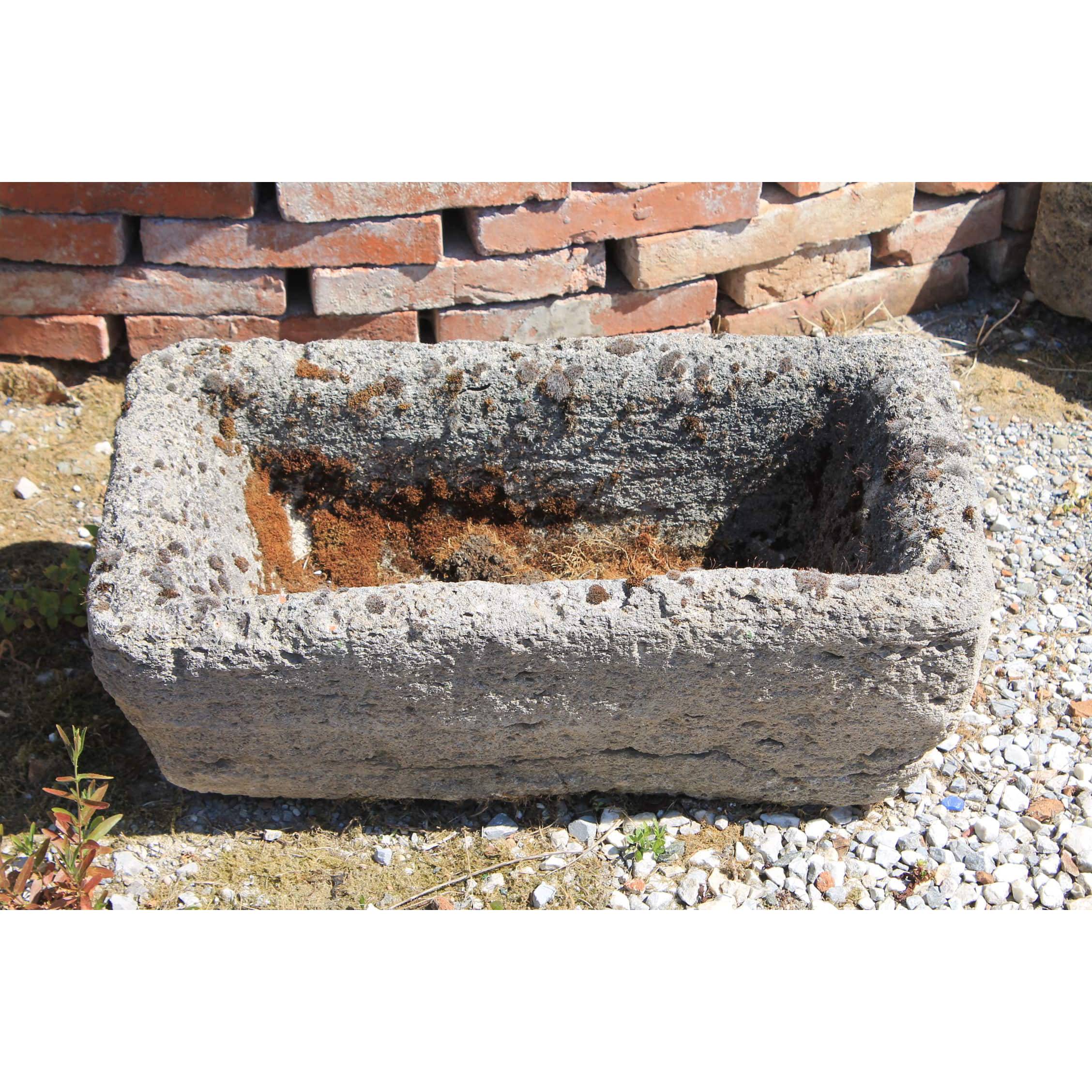 Vaschetta di pietra semplice 