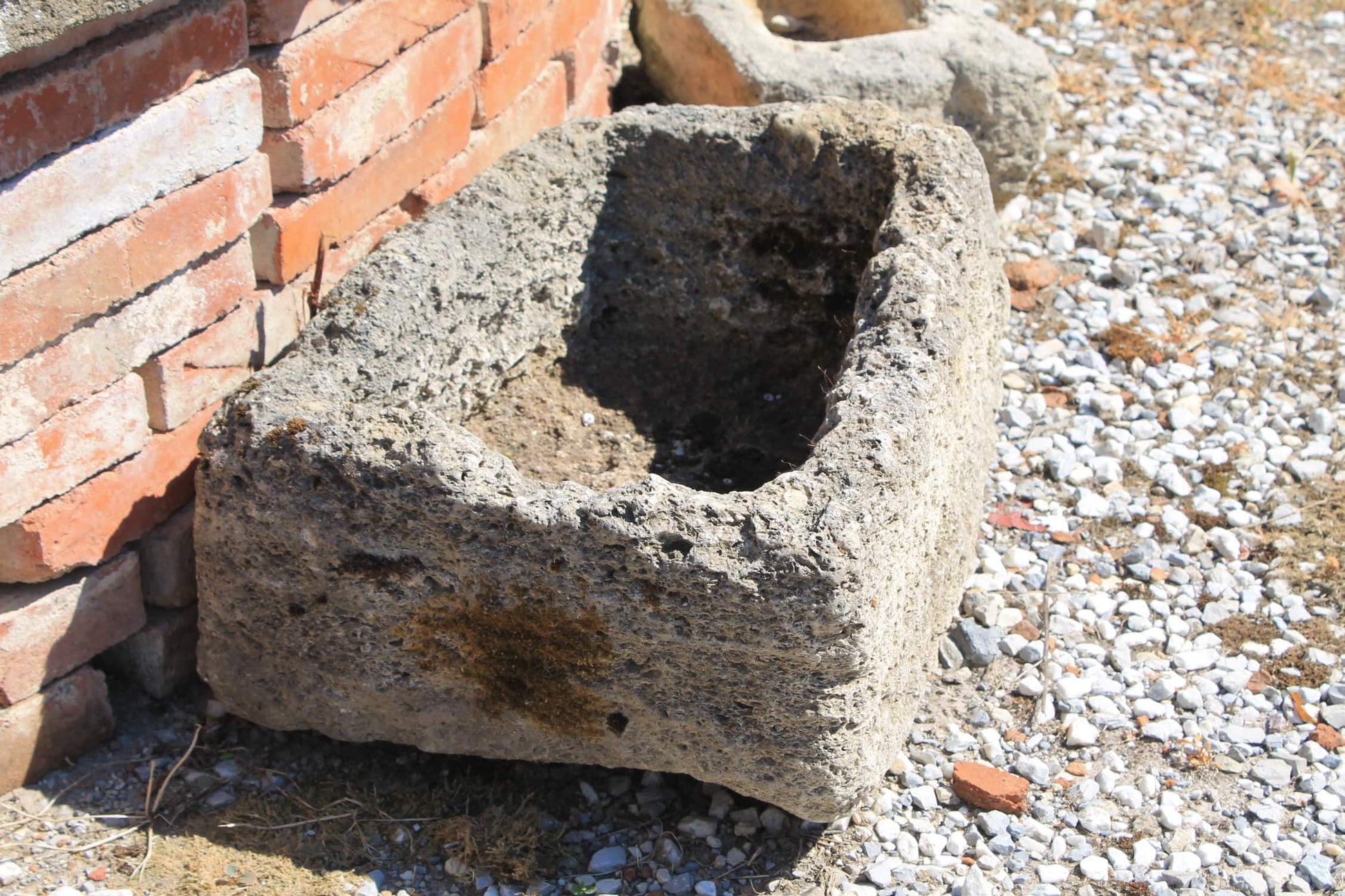 Vaschetta in pietra da giardino piccola