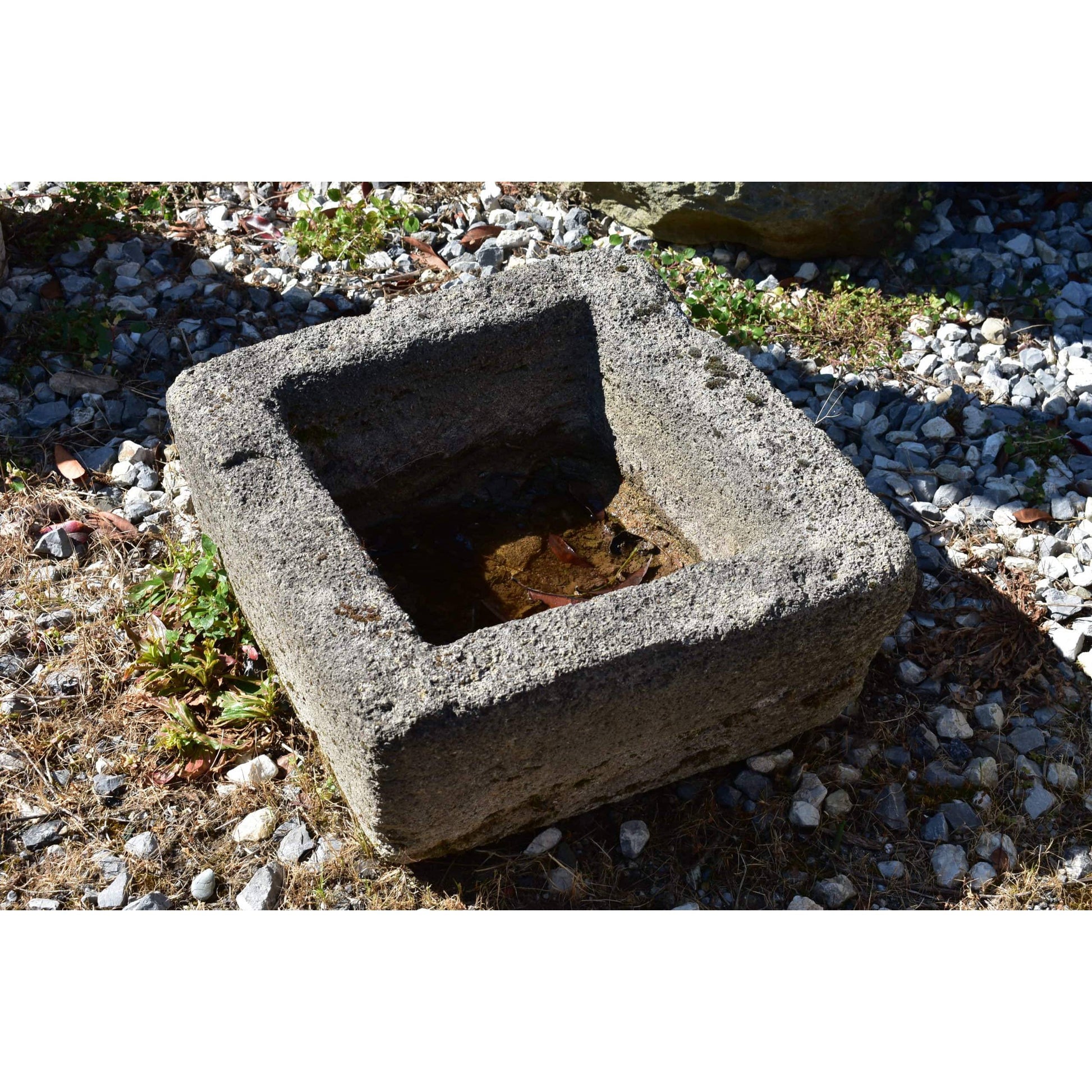 Vaschetta in pietra settecentesca 