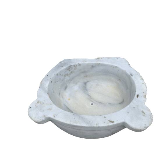 Vecchia acquasantiera di marmo