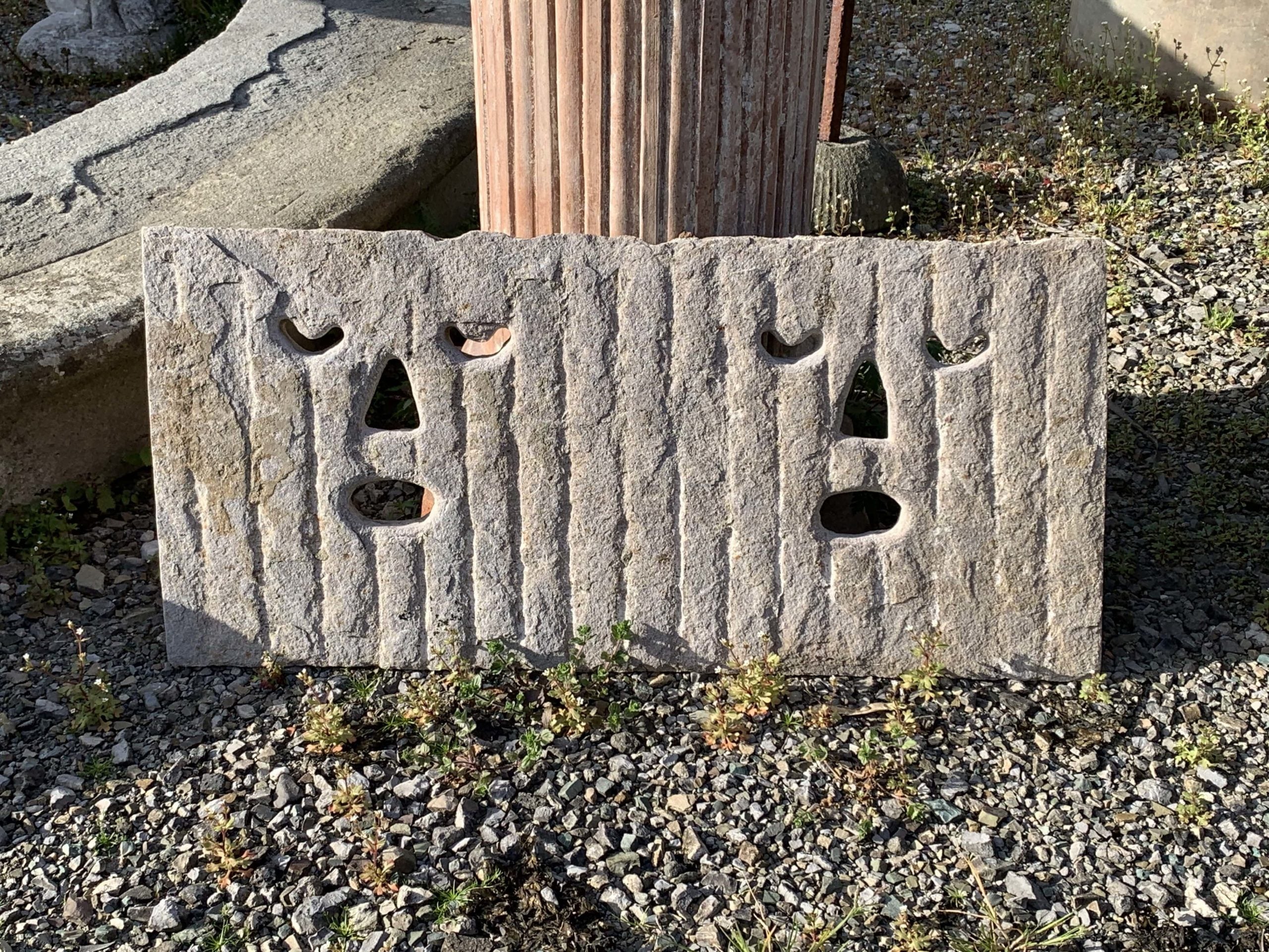 Vecchia caditoia lavorata 