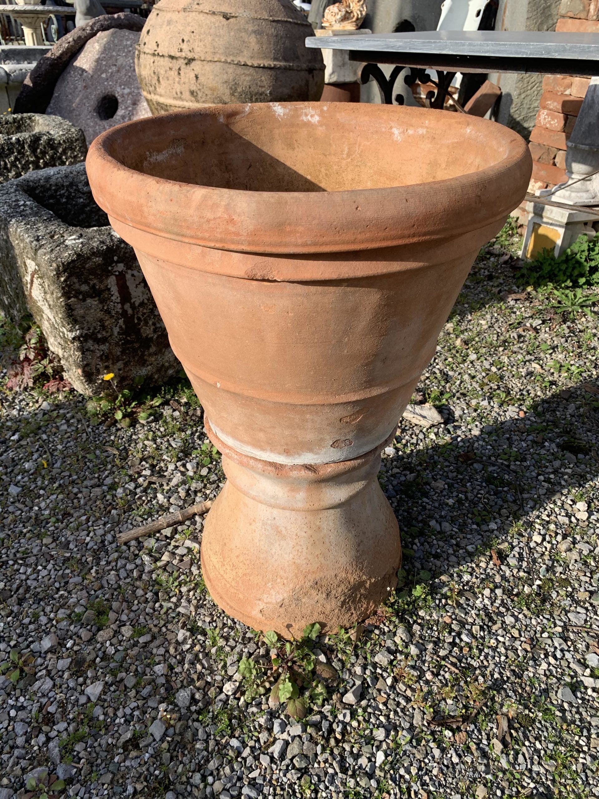 Vecchia conca con sottoconca 
