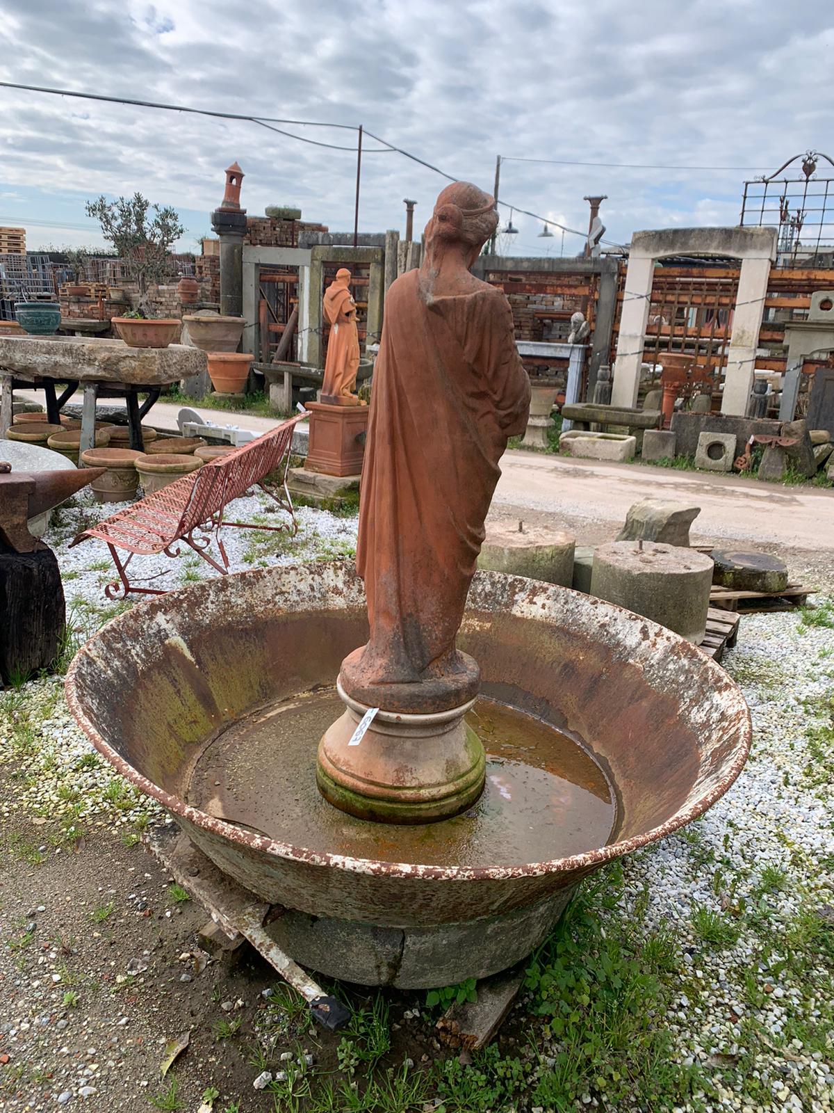 Vecchia fontana composta 