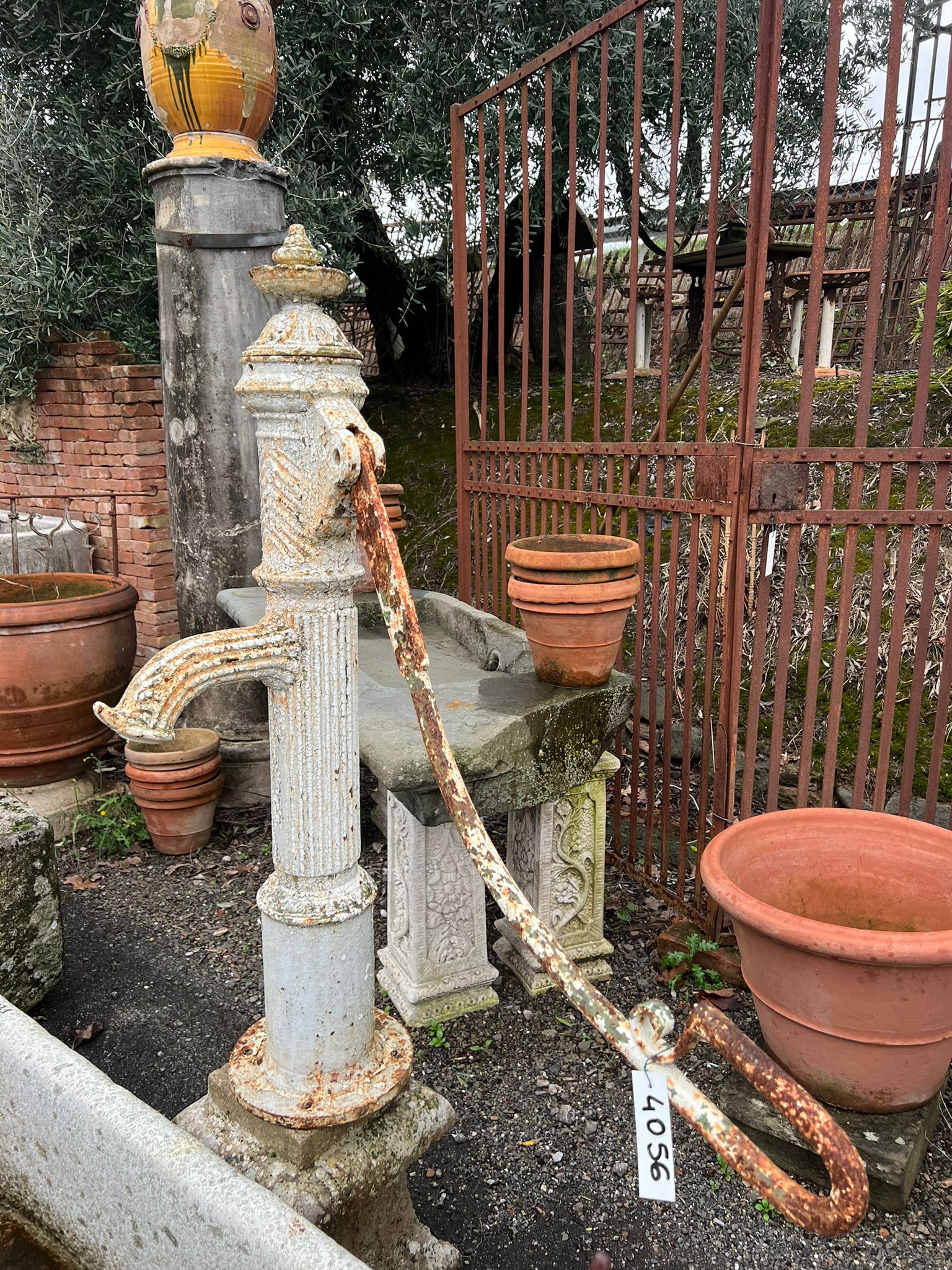 Vecchia fontana in ghisa 