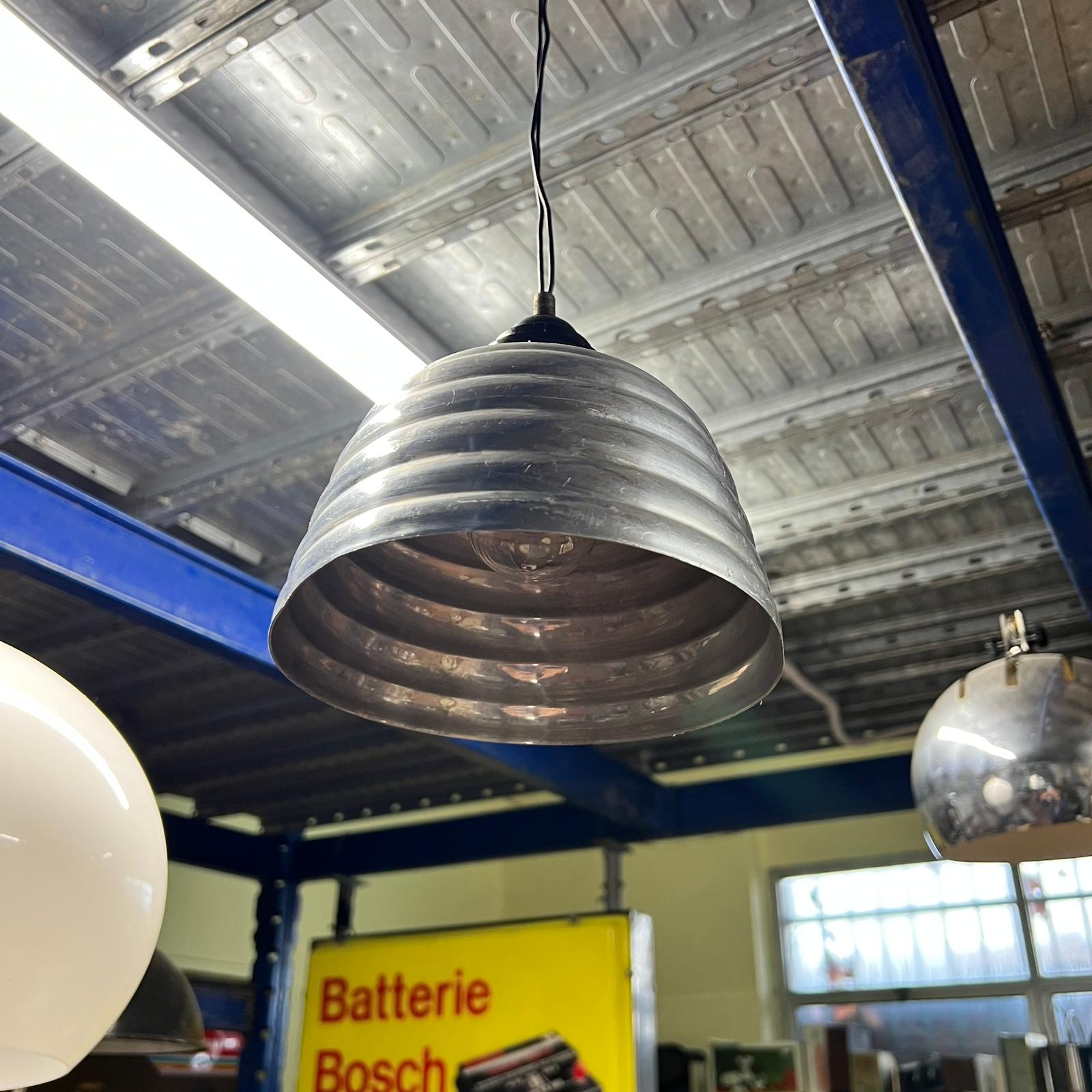 Vecchia lampada da soffitto 